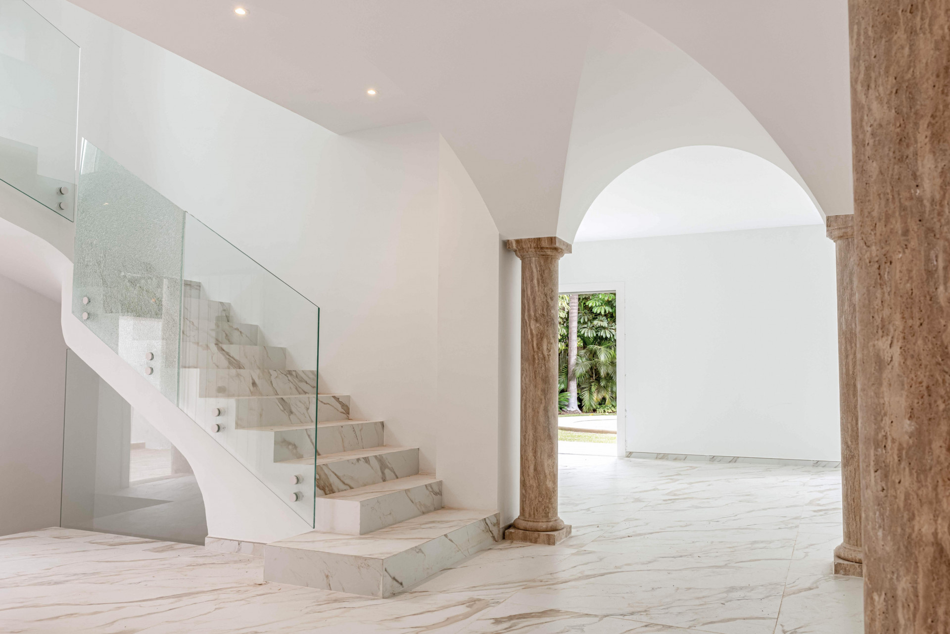 Villa 5 Bedrooms 5 Bathrooms in Marbella, Costa del Sol