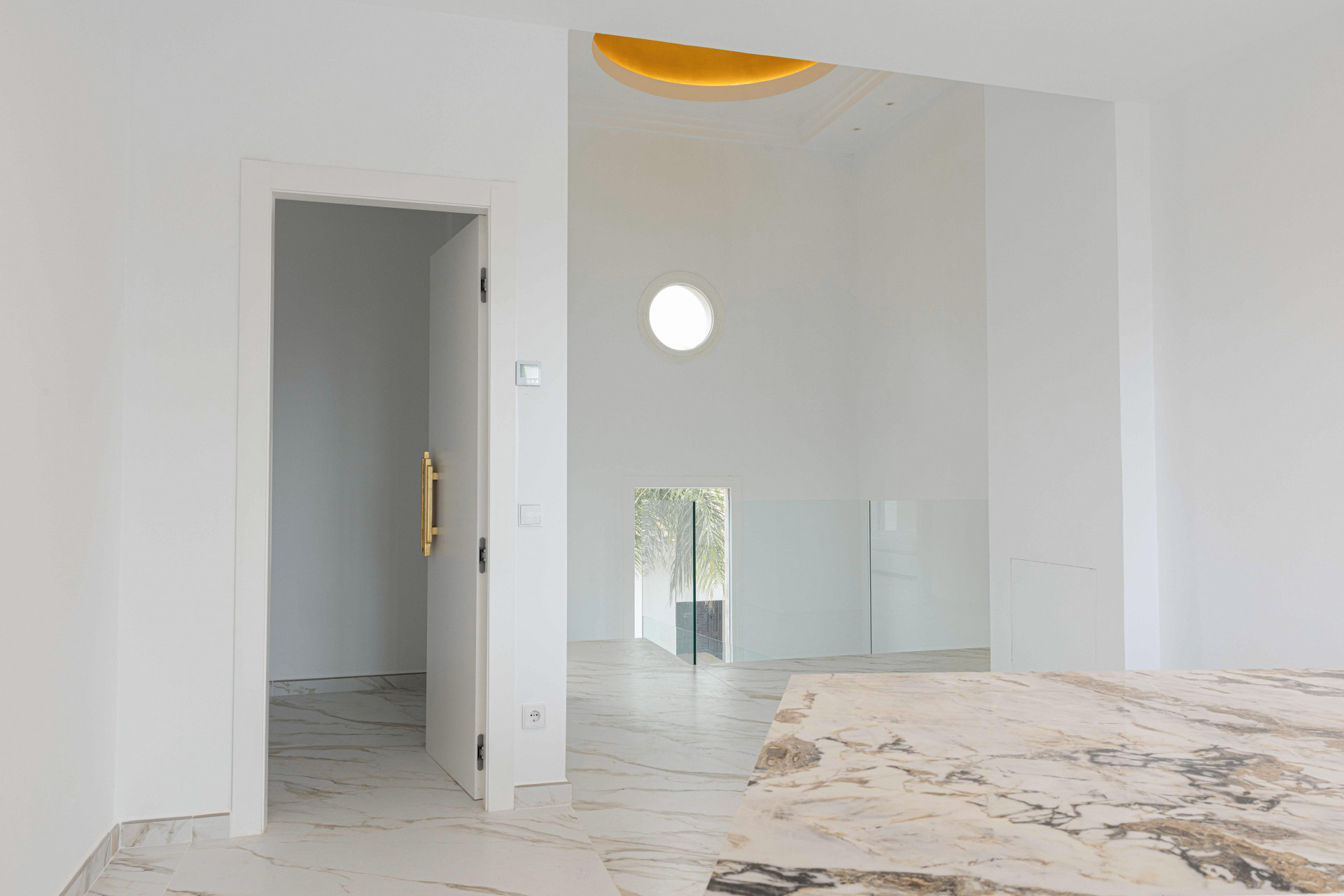 Villa 5 Bedrooms 5 Bathrooms in Marbella, Costa del Sol