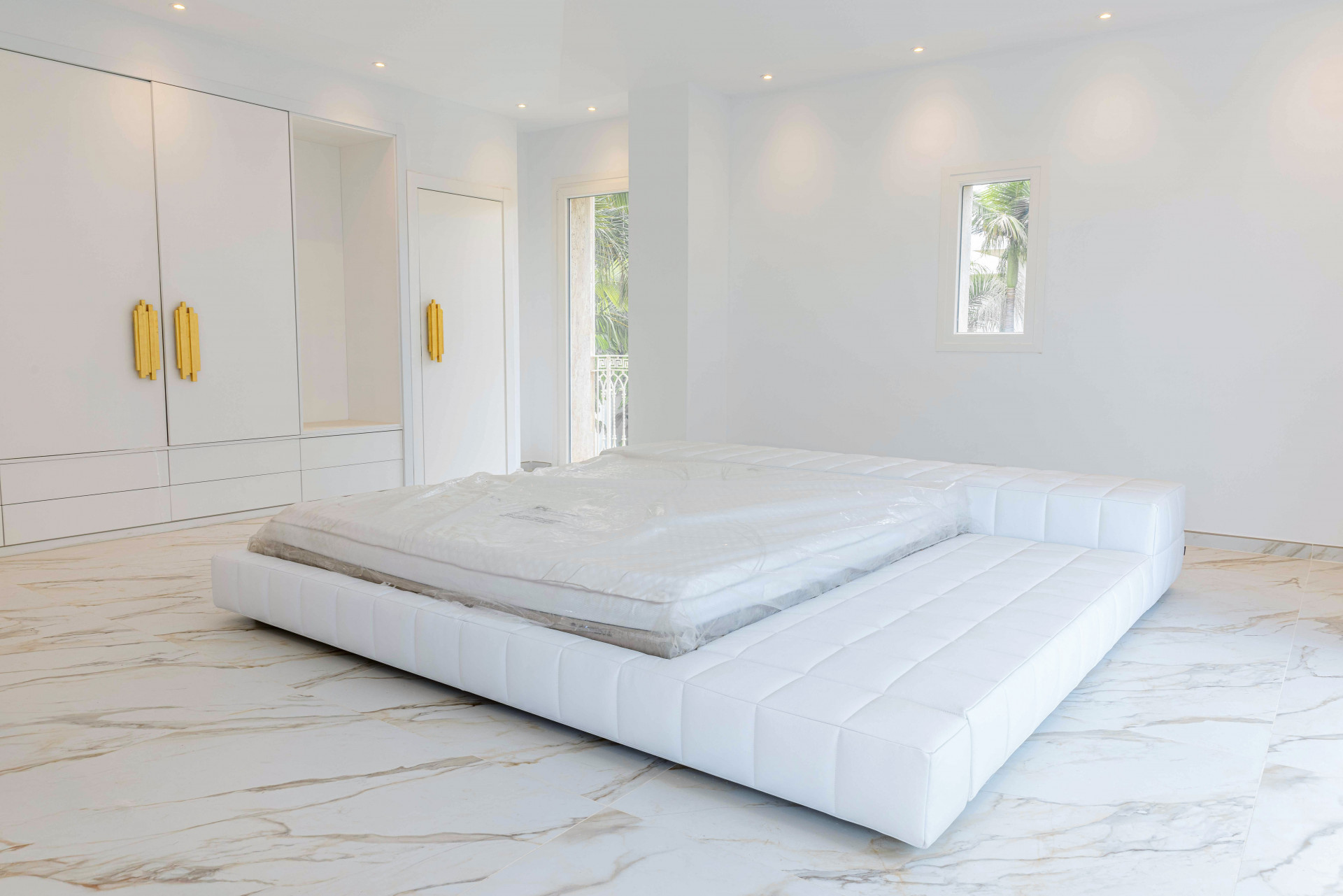 Villa 5 Bedrooms 5 Bathrooms in Marbella, Costa del Sol