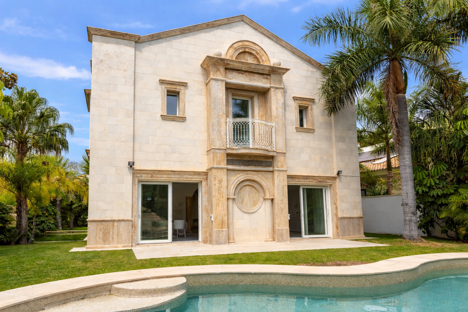 Villa 5 Bedrooms 5 Bathrooms in Marbella, Costa del Sol