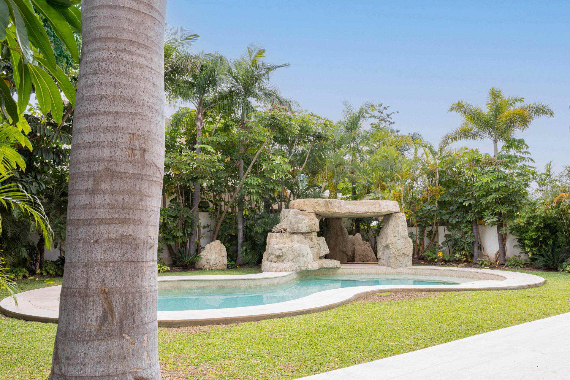 Villa 5 Bedrooms 5 Bathrooms in Marbella, Costa del Sol