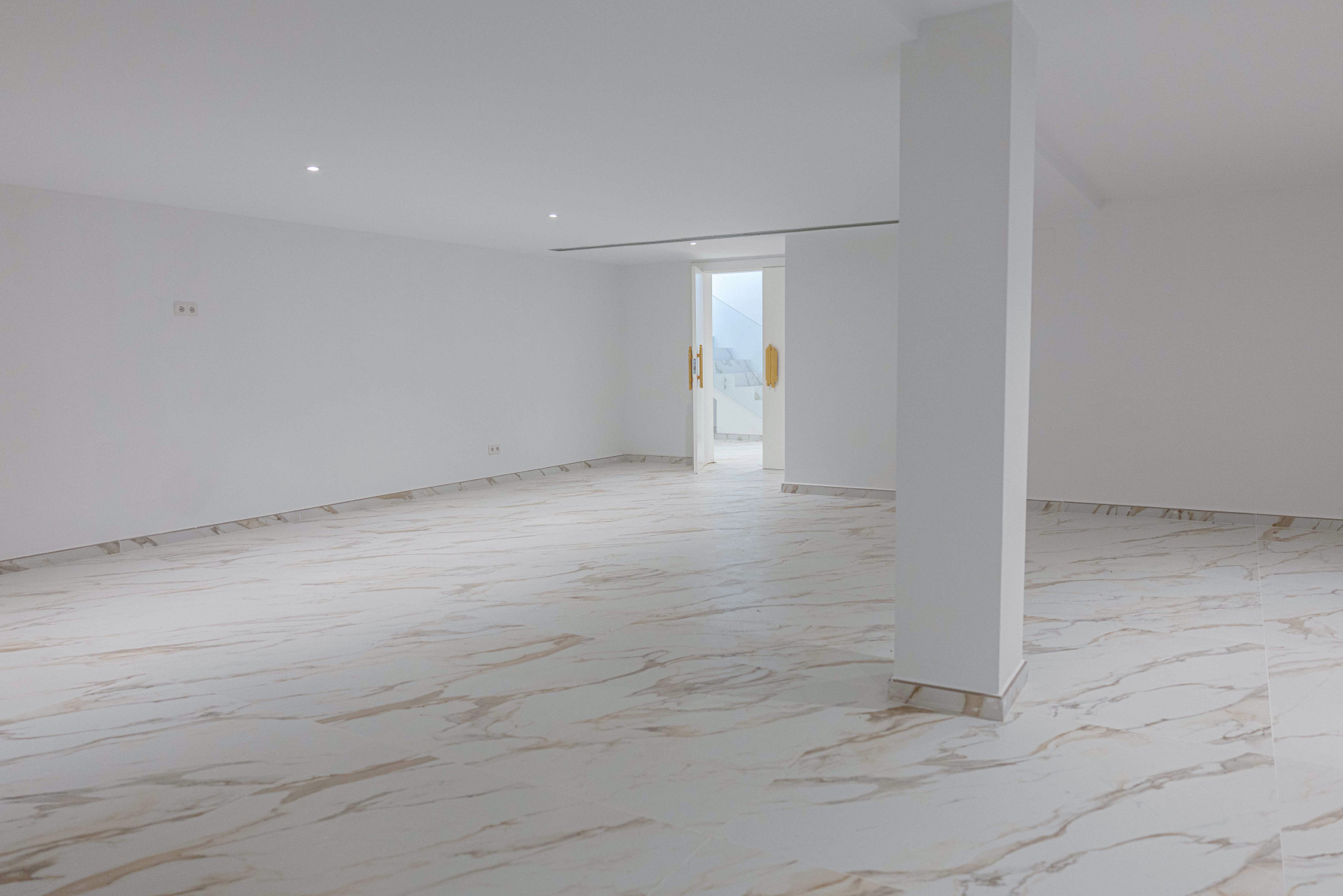 Villa 5 Bedrooms 5 Bathrooms in Marbella, Costa del Sol