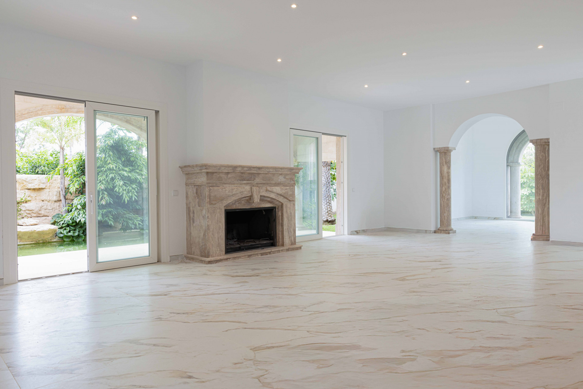 Villa 5 Bedrooms 5 Bathrooms in Marbella, Costa del Sol