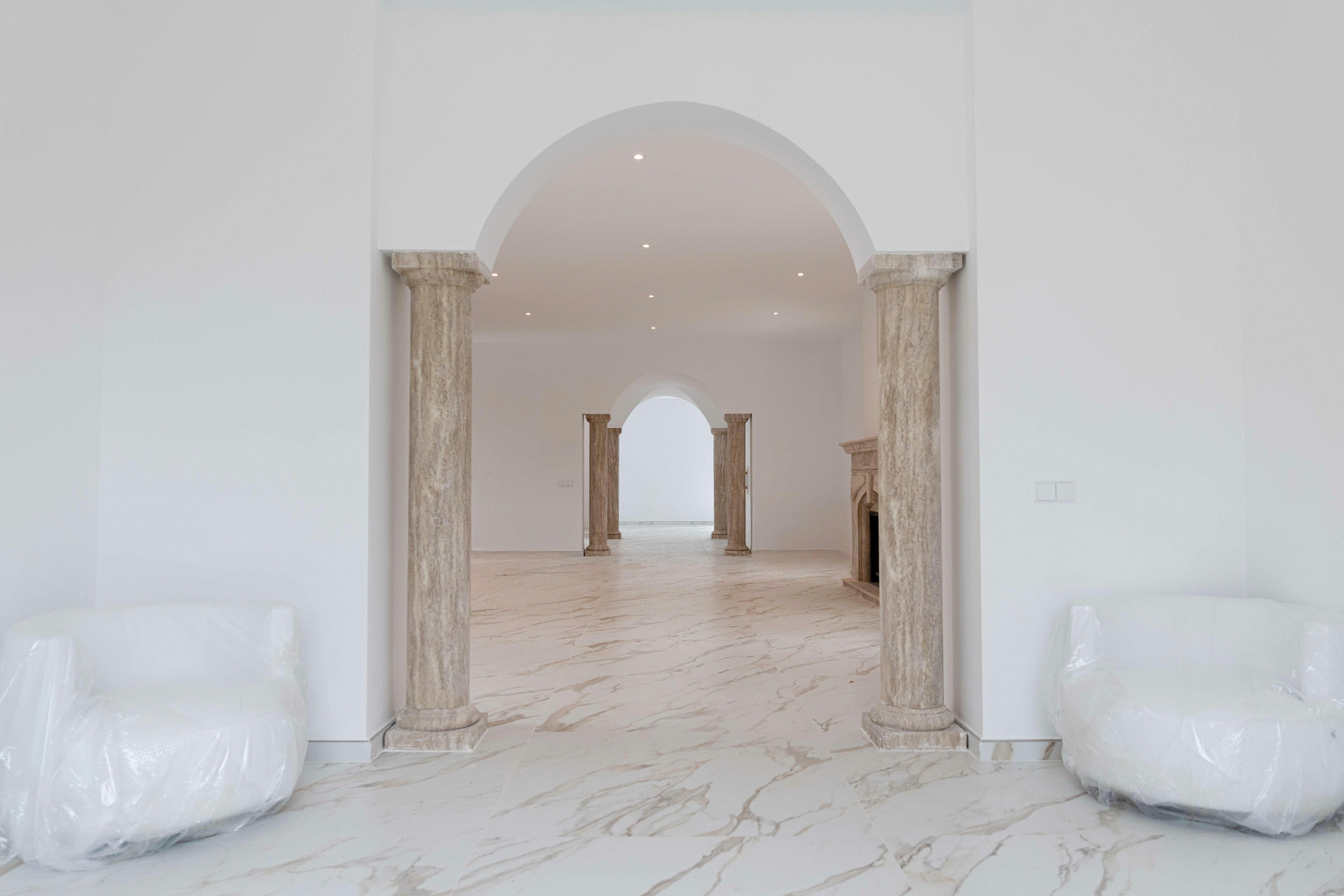 Villa 5 Bedrooms 5 Bathrooms in Marbella, Costa del Sol