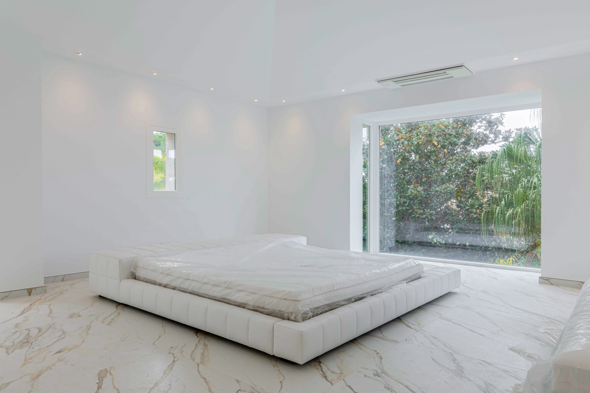 Villa 5 Bedrooms 5 Bathrooms in Marbella, Costa del Sol