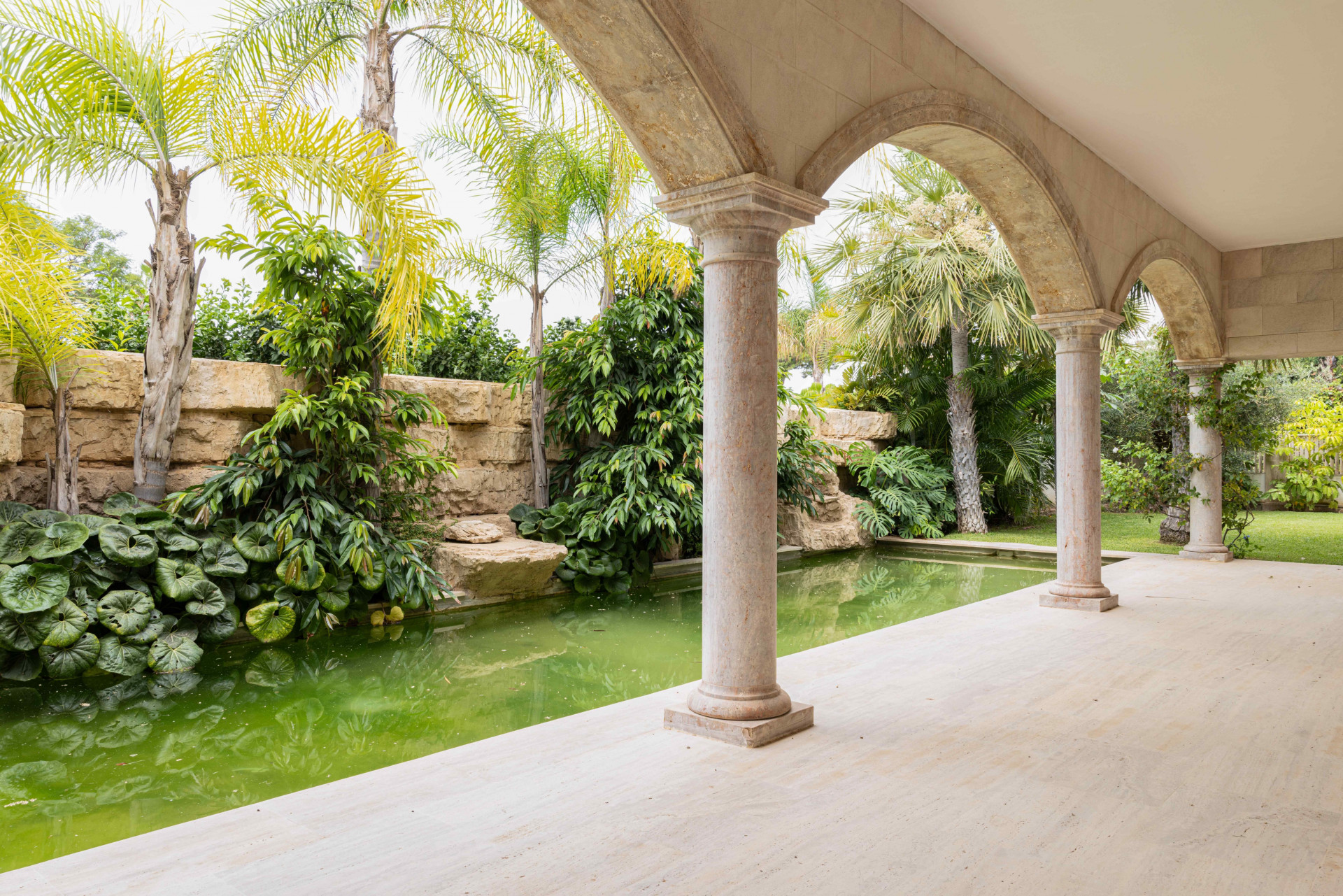 Villa 5 Bedrooms 5 Bathrooms in Marbella, Costa del Sol