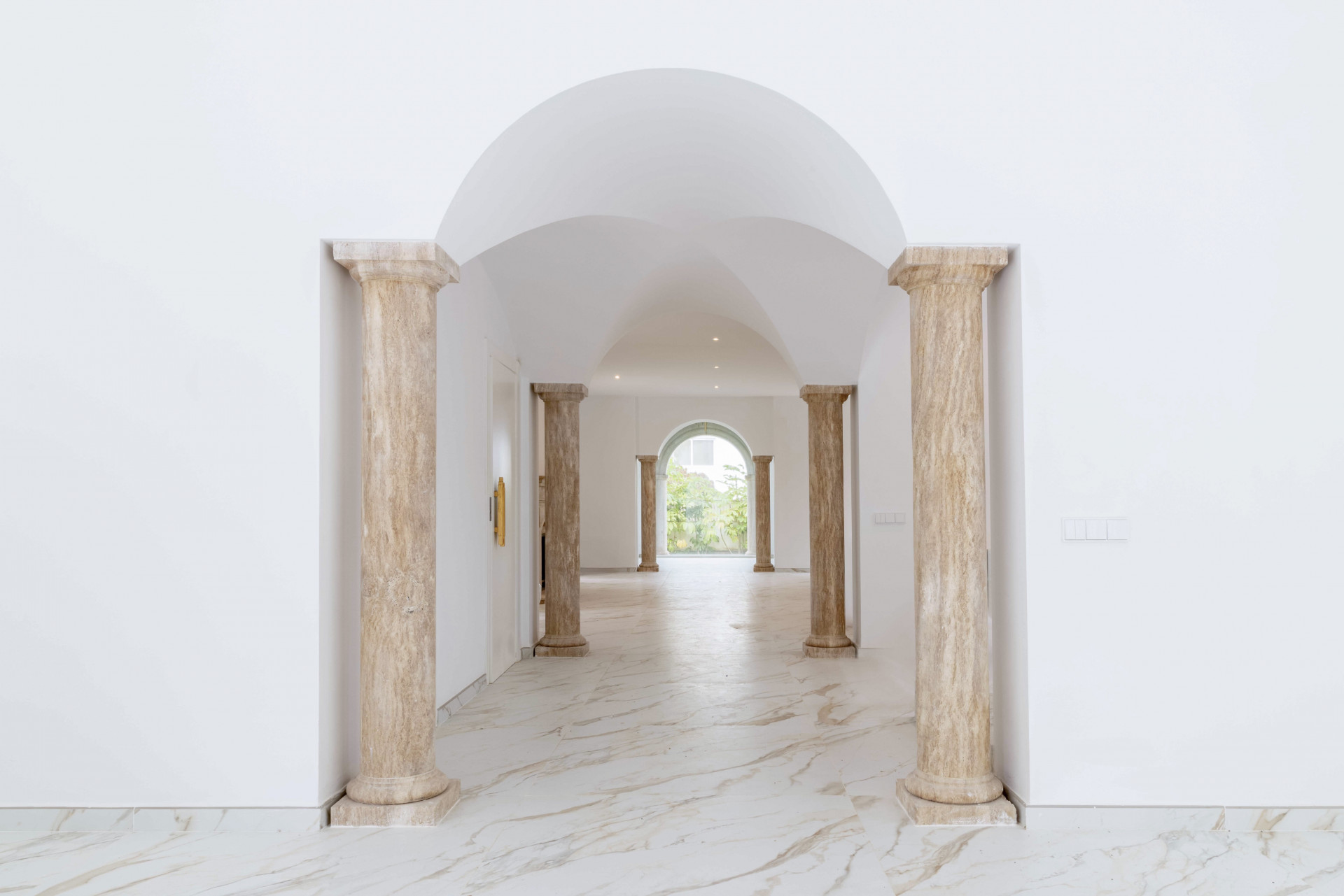 Villa 5 Bedrooms 5 Bathrooms in Marbella, Costa del Sol