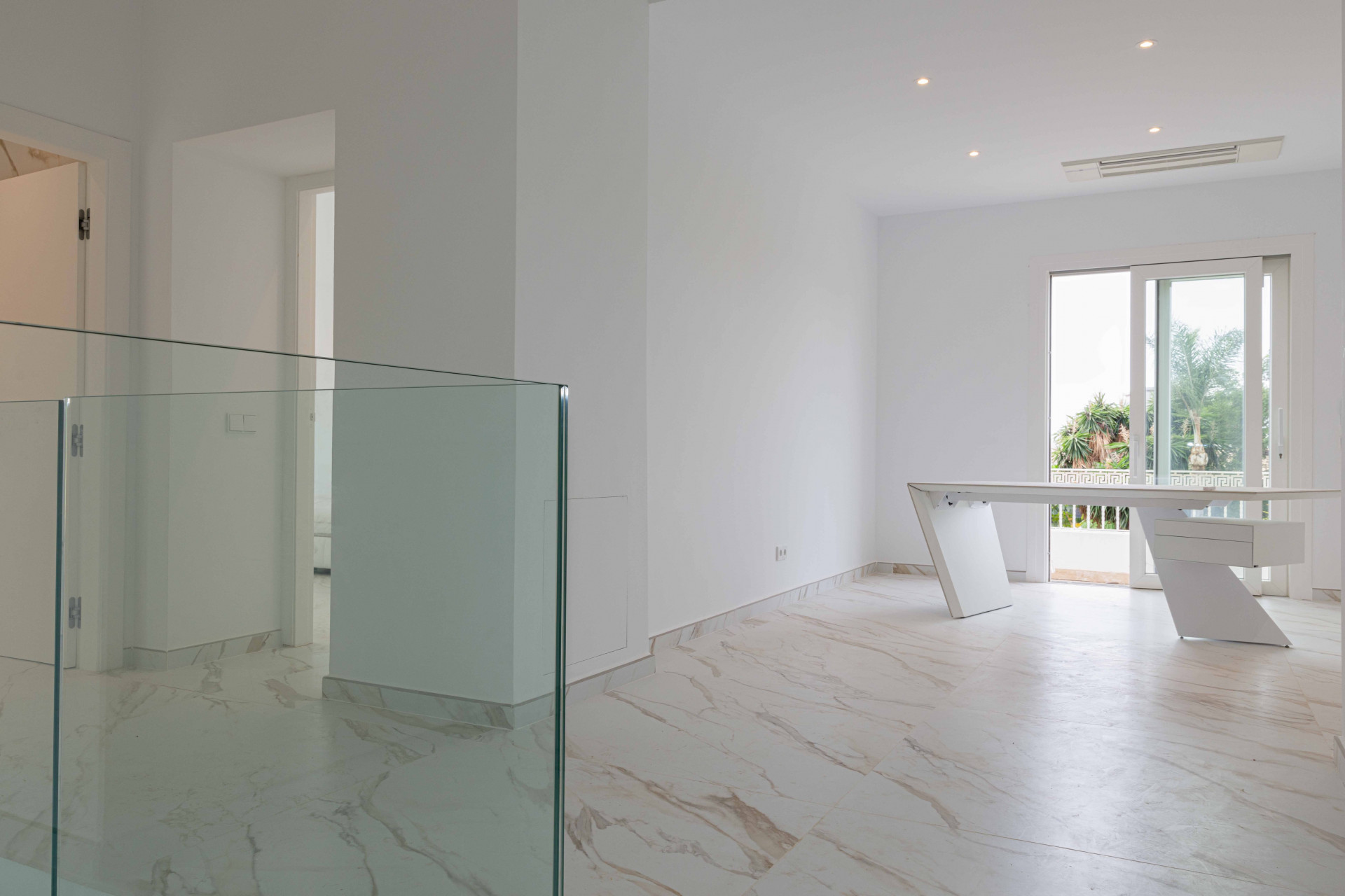 Villa 5 Bedrooms 5 Bathrooms in Marbella, Costa del Sol