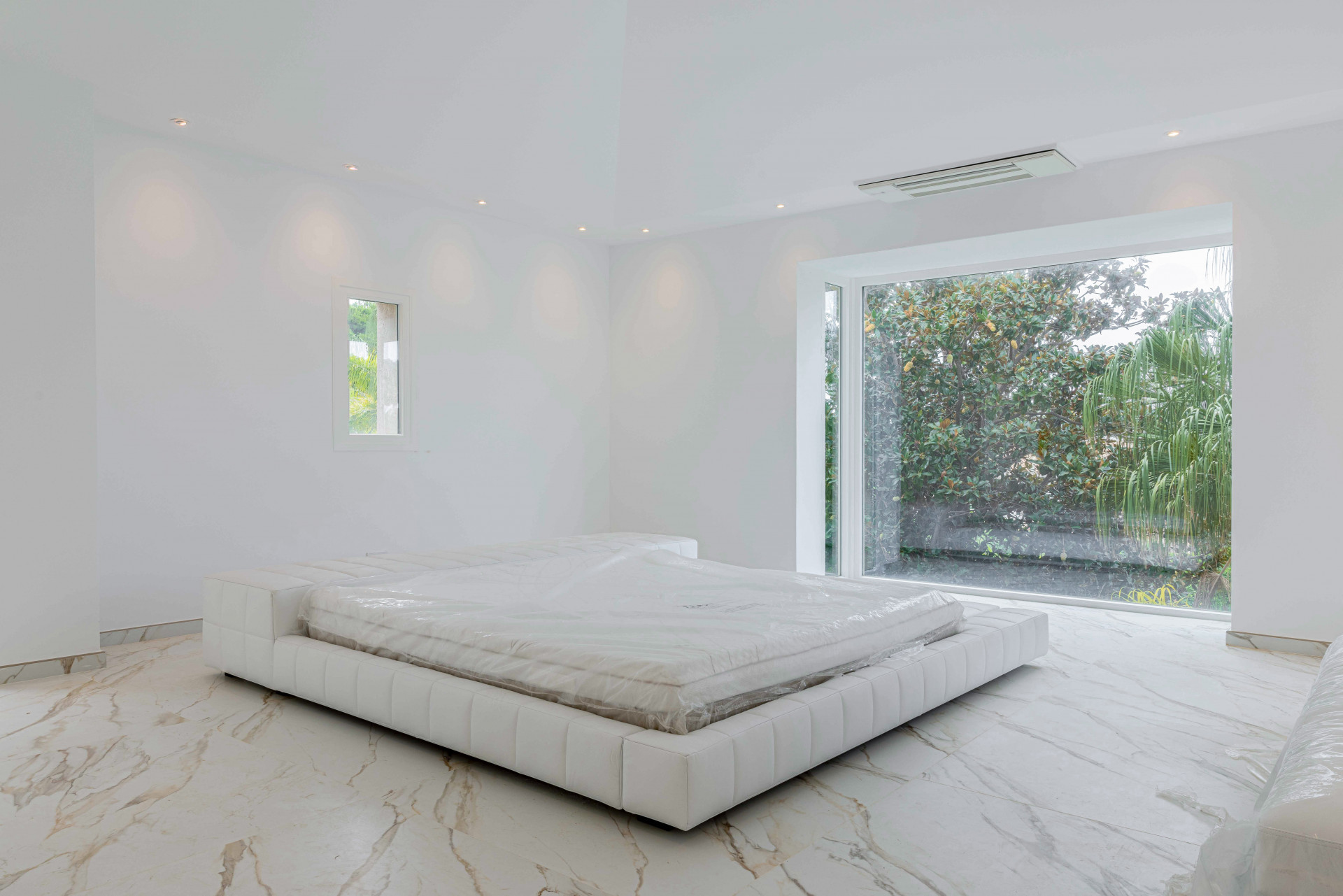 Villa 5 Bedrooms 5 Bathrooms in Marbella, Costa del Sol