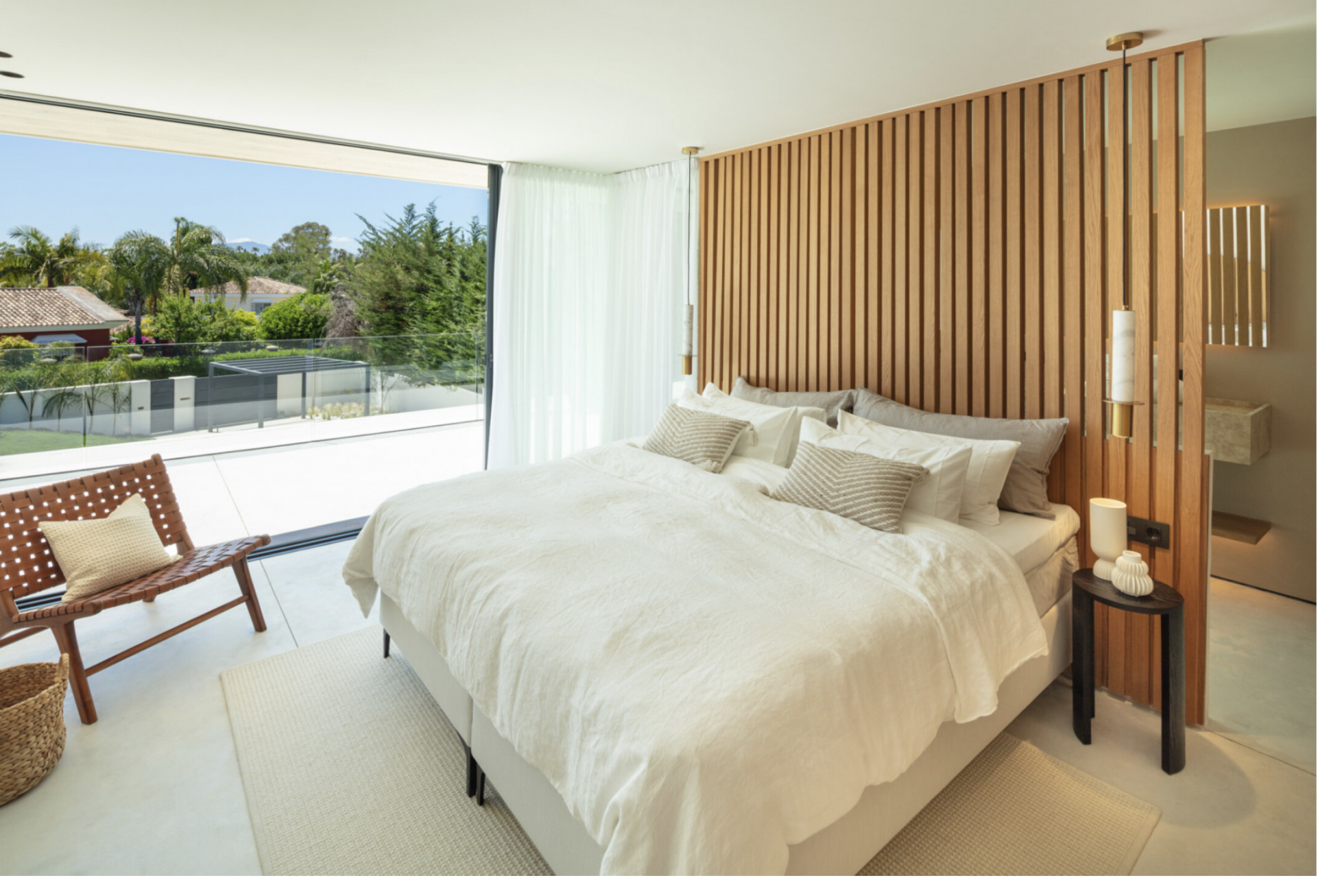 Villa 4 Bedrooms 4 Bathrooms in Marbella, Costa del Sol