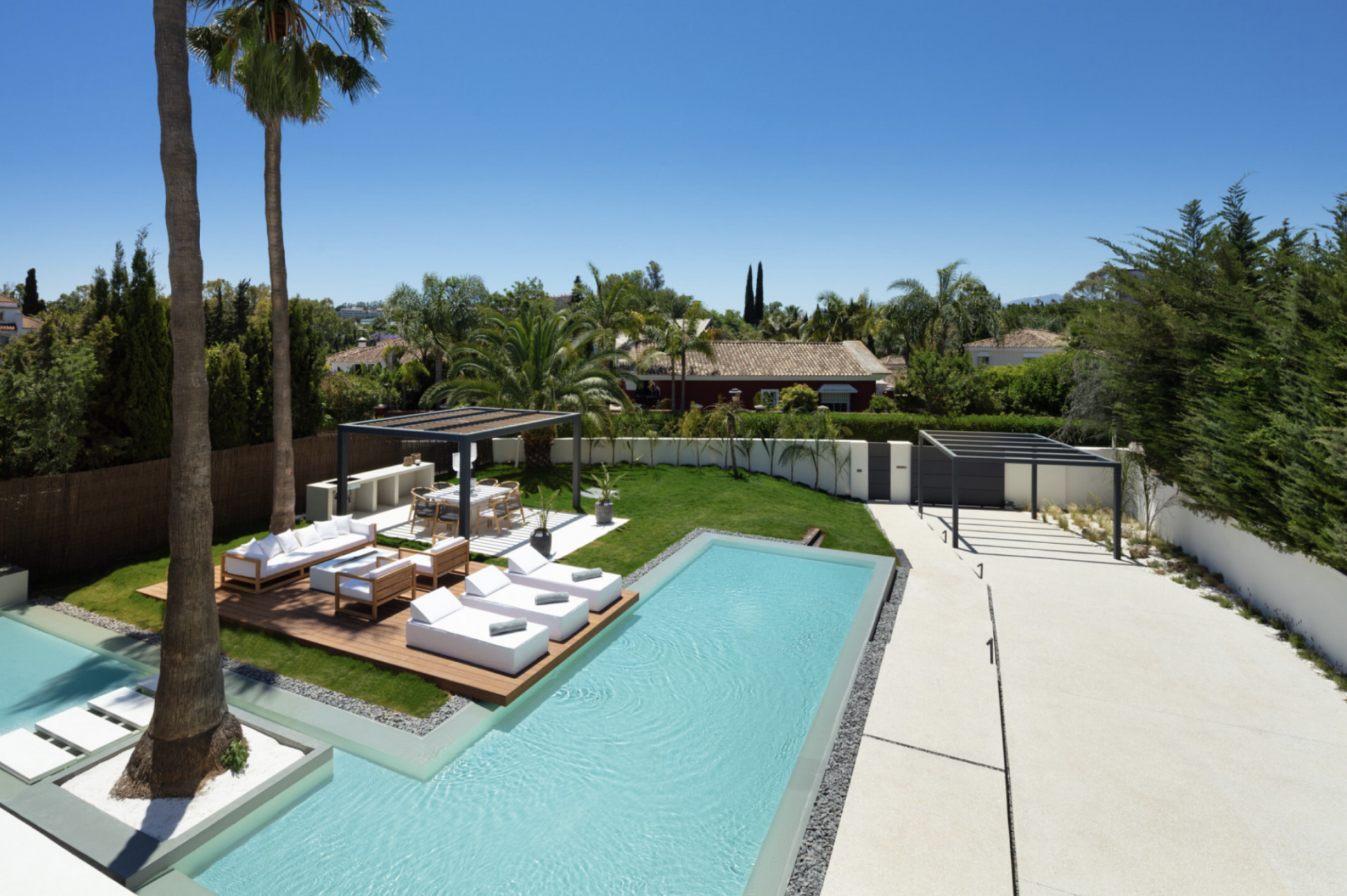 Villa 4 Bedrooms 4 Bathrooms in Marbella, Costa del Sol