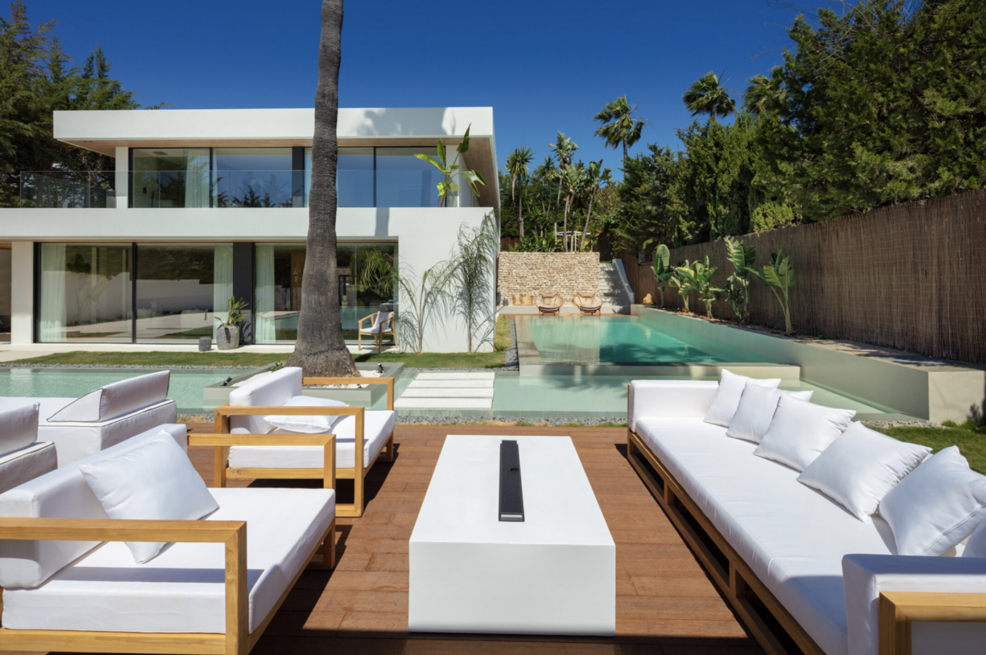 Villa 4 Bedrooms 4 Bathrooms in Marbella, Costa del Sol