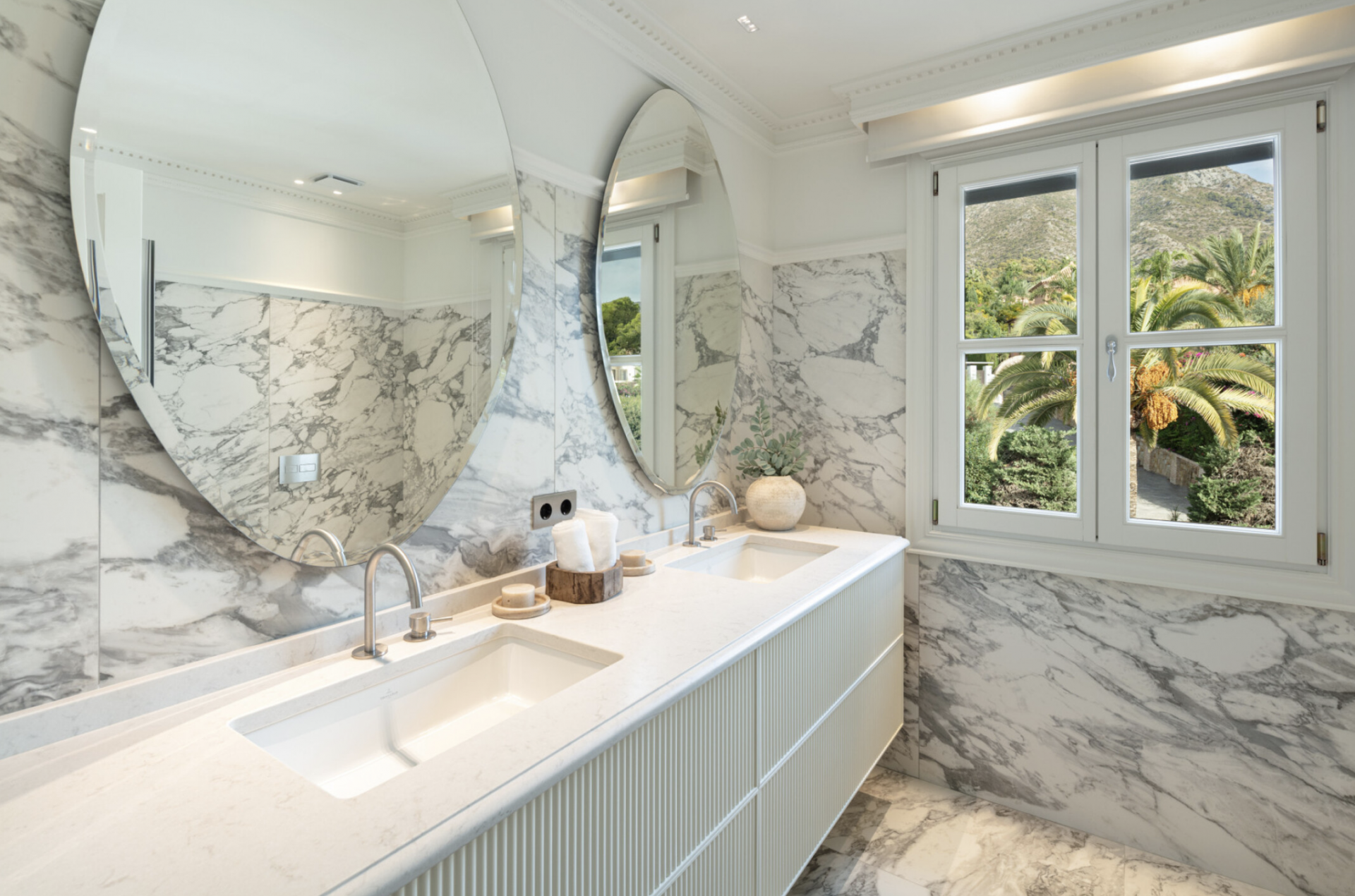 Villa 6 Bedrooms 7 Bathrooms in Marbella, Costa del Sol