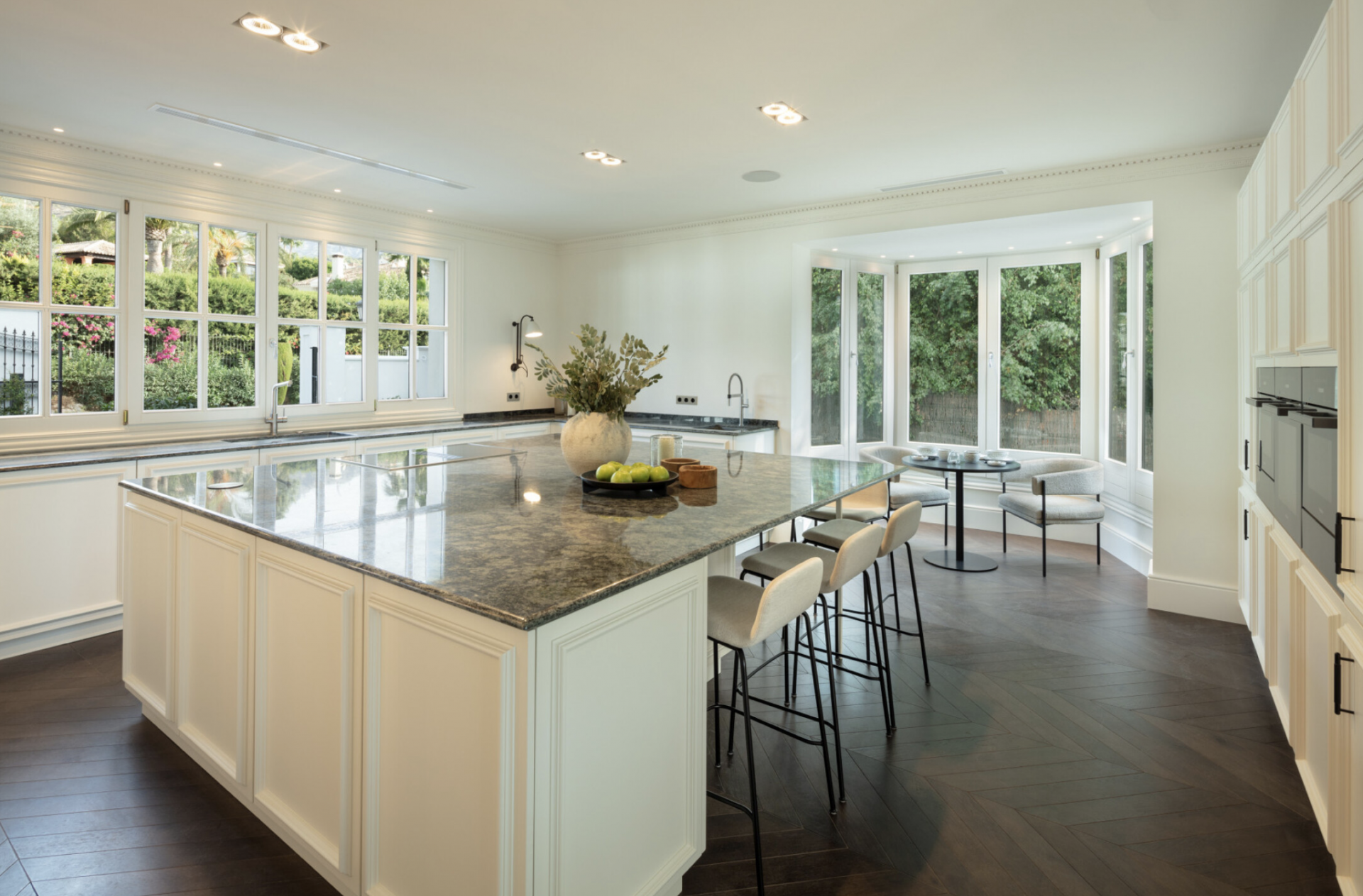 Villa 6 Bedrooms 7 Bathrooms in Marbella, Costa del Sol