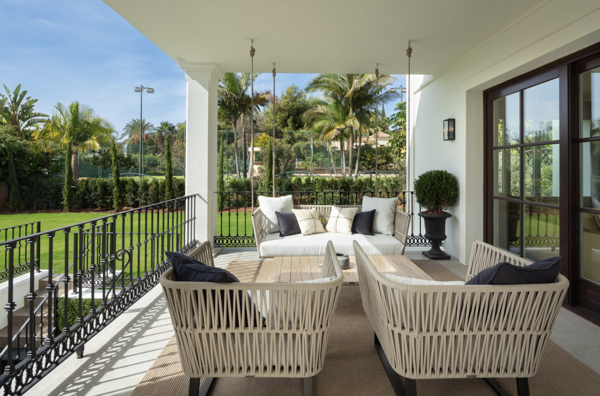 Villa 6 Bedrooms 7 Bathrooms in Marbella, Costa del Sol