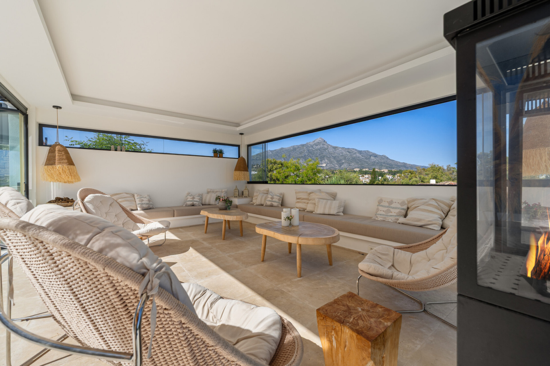 Villa 7 Bedrooms 6 Bathrooms in Marbella, Costa del Sol