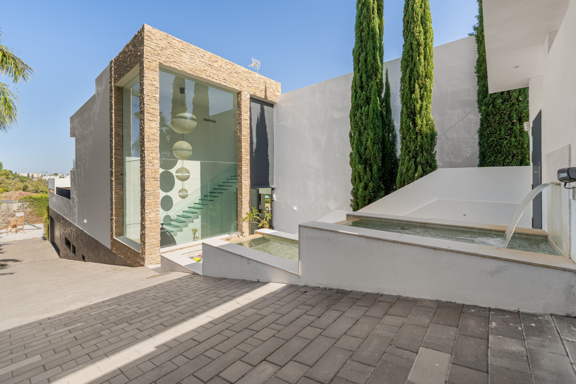 Villa 7 Bedrooms 6 Bathrooms in Marbella, Costa del Sol