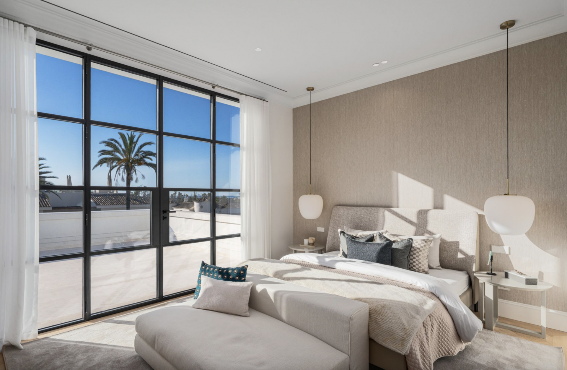 Villa 4 Bedrooms 5 Bathrooms in Marbella, Costa del Sol