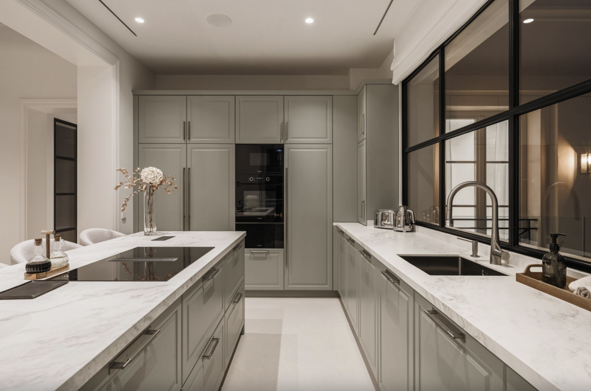 Villa 4 Bedrooms 5 Bathrooms in Marbella, Costa del Sol