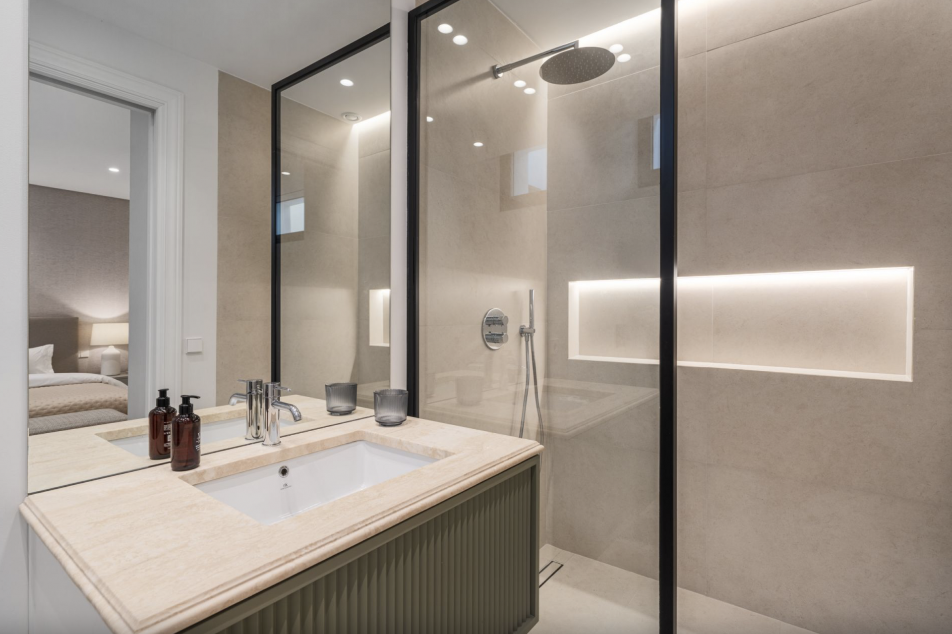 Villa 4 Bedrooms 5 Bathrooms in Marbella, Costa del Sol