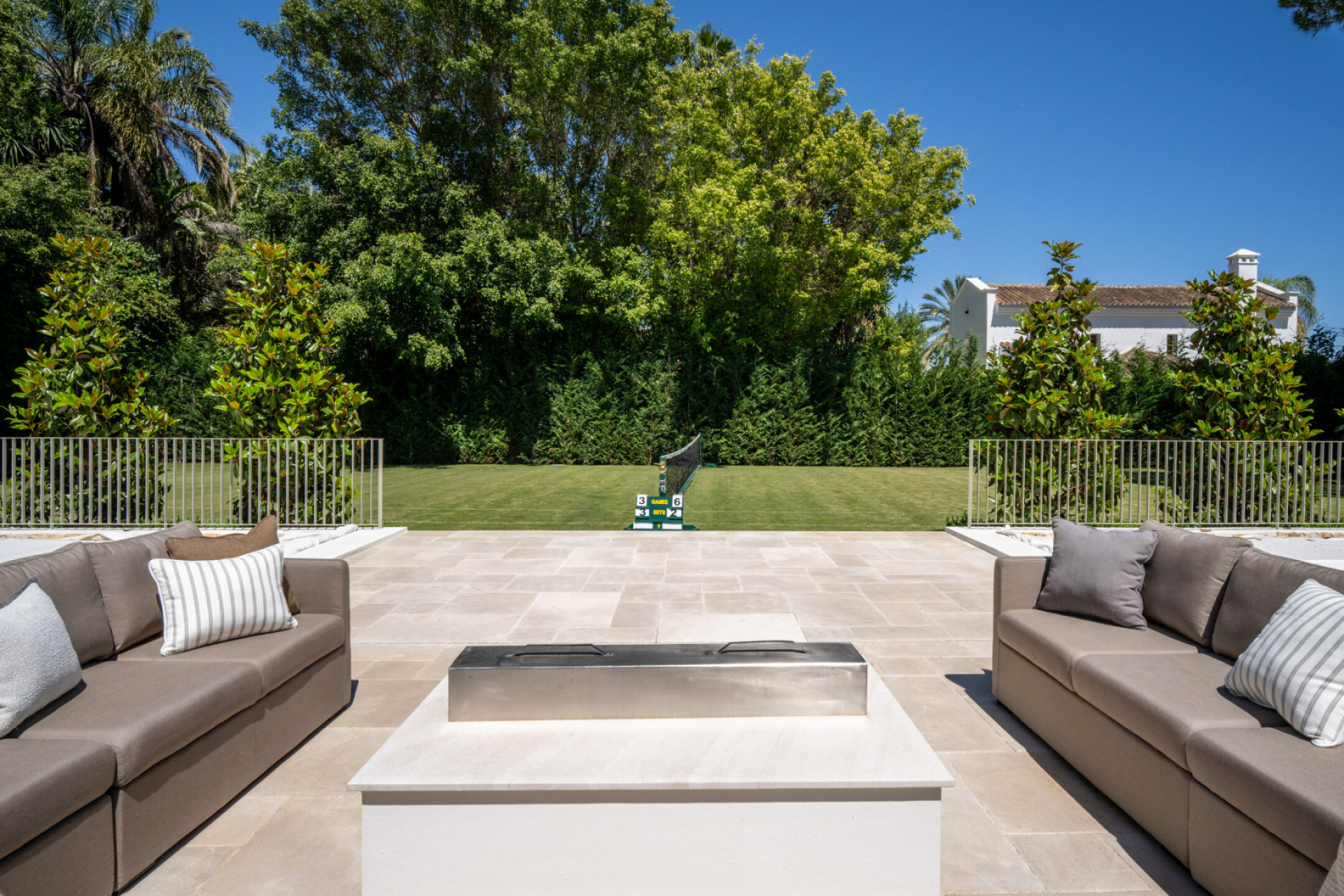 Villa 6 Bedrooms 6 Bathrooms in Marbella, Costa del Sol