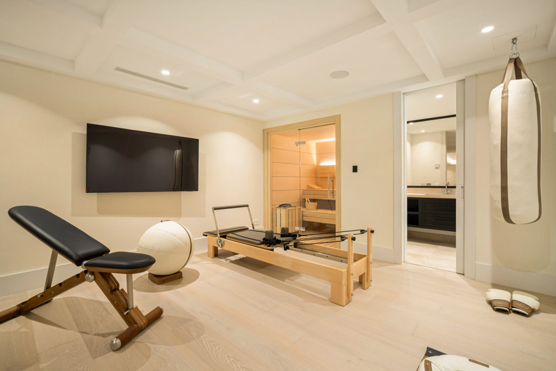 Villa 6 Bedrooms 6 Bathrooms in Marbella, Costa del Sol