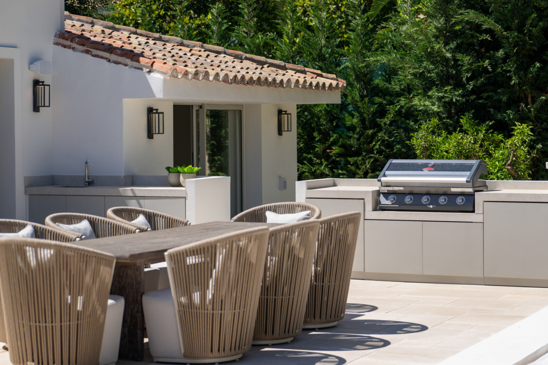 Villa 6 Bedrooms 6 Bathrooms in Marbella, Costa del Sol