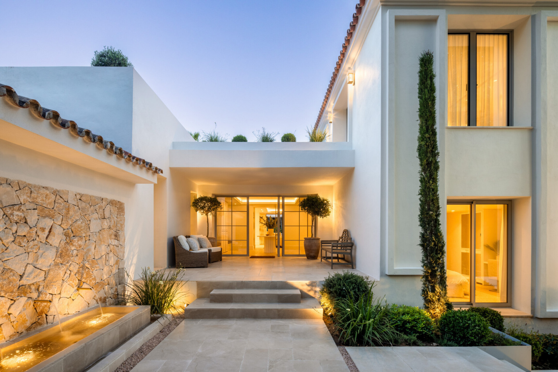 Villa 6 Bedrooms 6 Bathrooms in Marbella, Costa del Sol