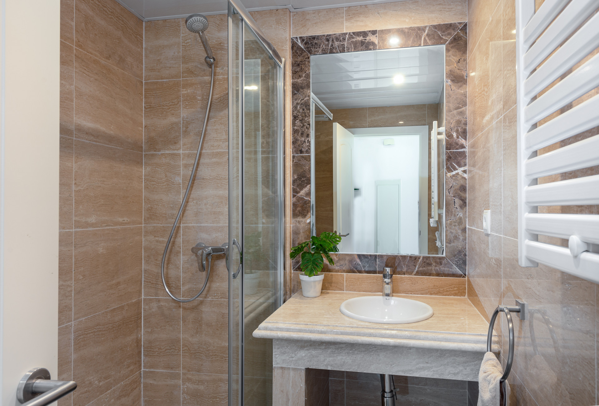 Villa 4 Bedrooms 4 Bathrooms in Estepona, Costa del Sol