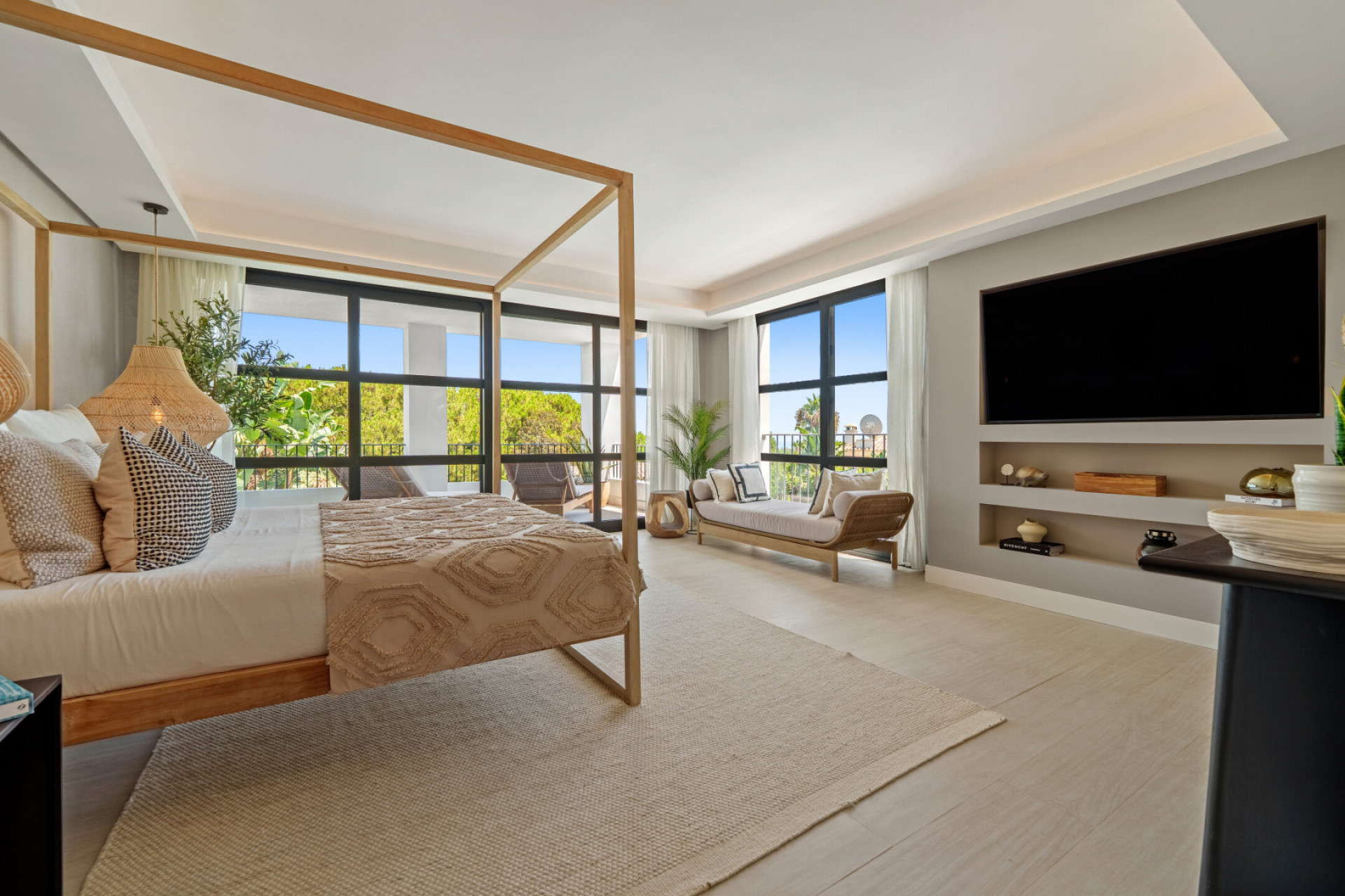 Villa 6 Bedrooms 7 Bathrooms in Marbella, Costa del Sol