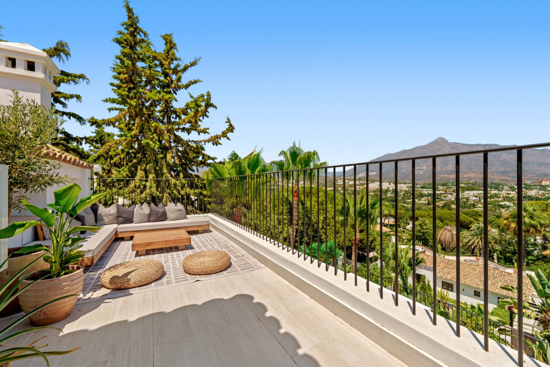 Villa 6 Bedrooms 7 Bathrooms in Marbella, Costa del Sol