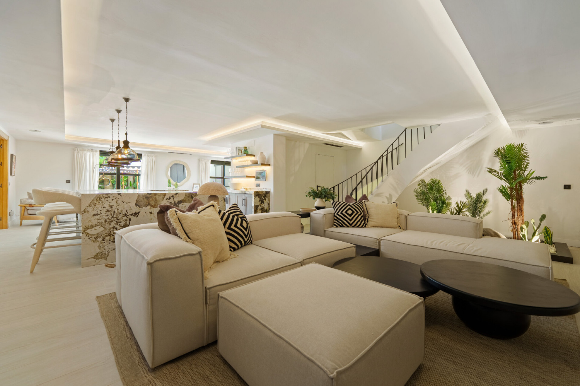 Villa 6 Bedrooms 7 Bathrooms in Marbella, Costa del Sol