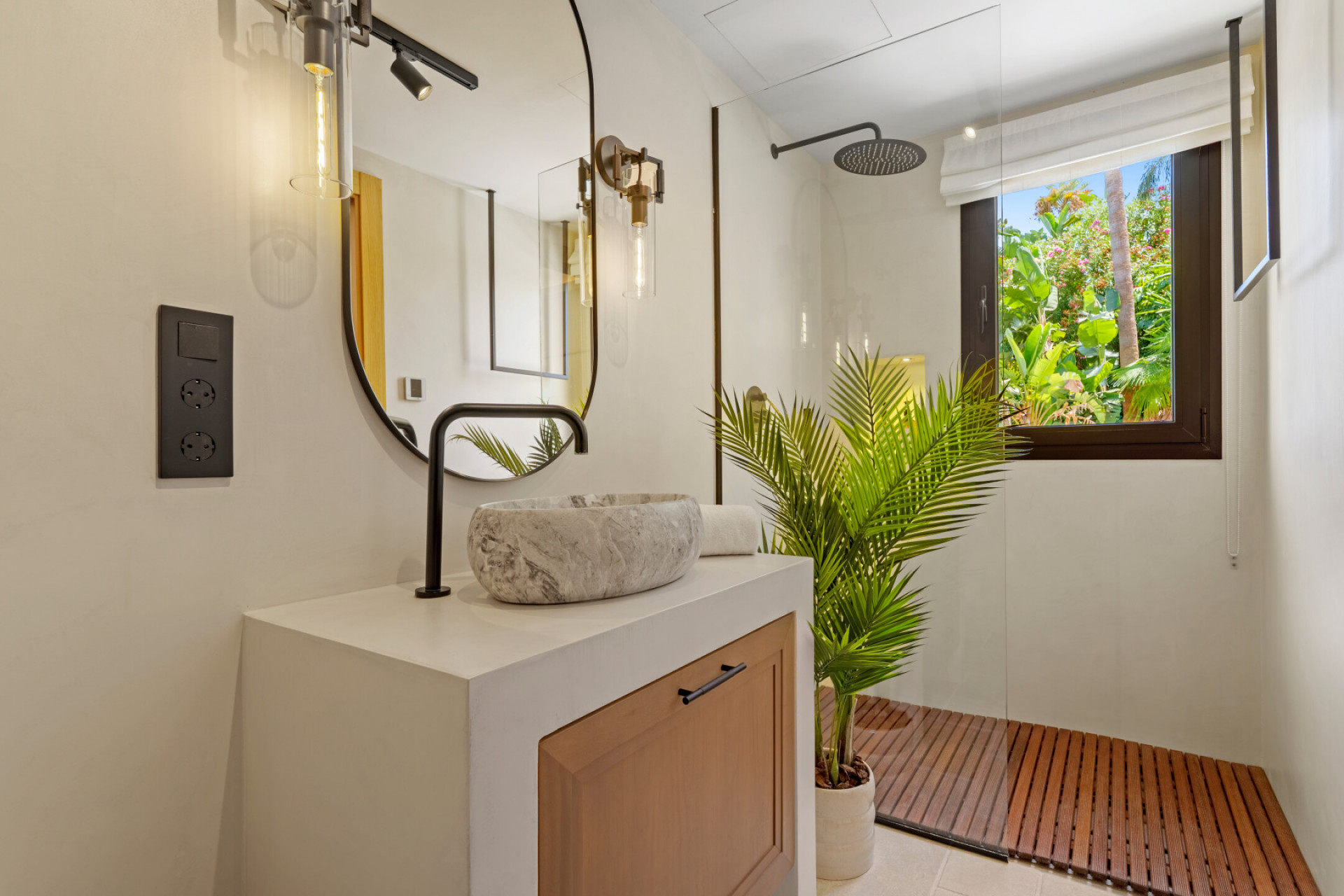 Villa 6 Bedrooms 7 Bathrooms in Marbella, Costa del Sol