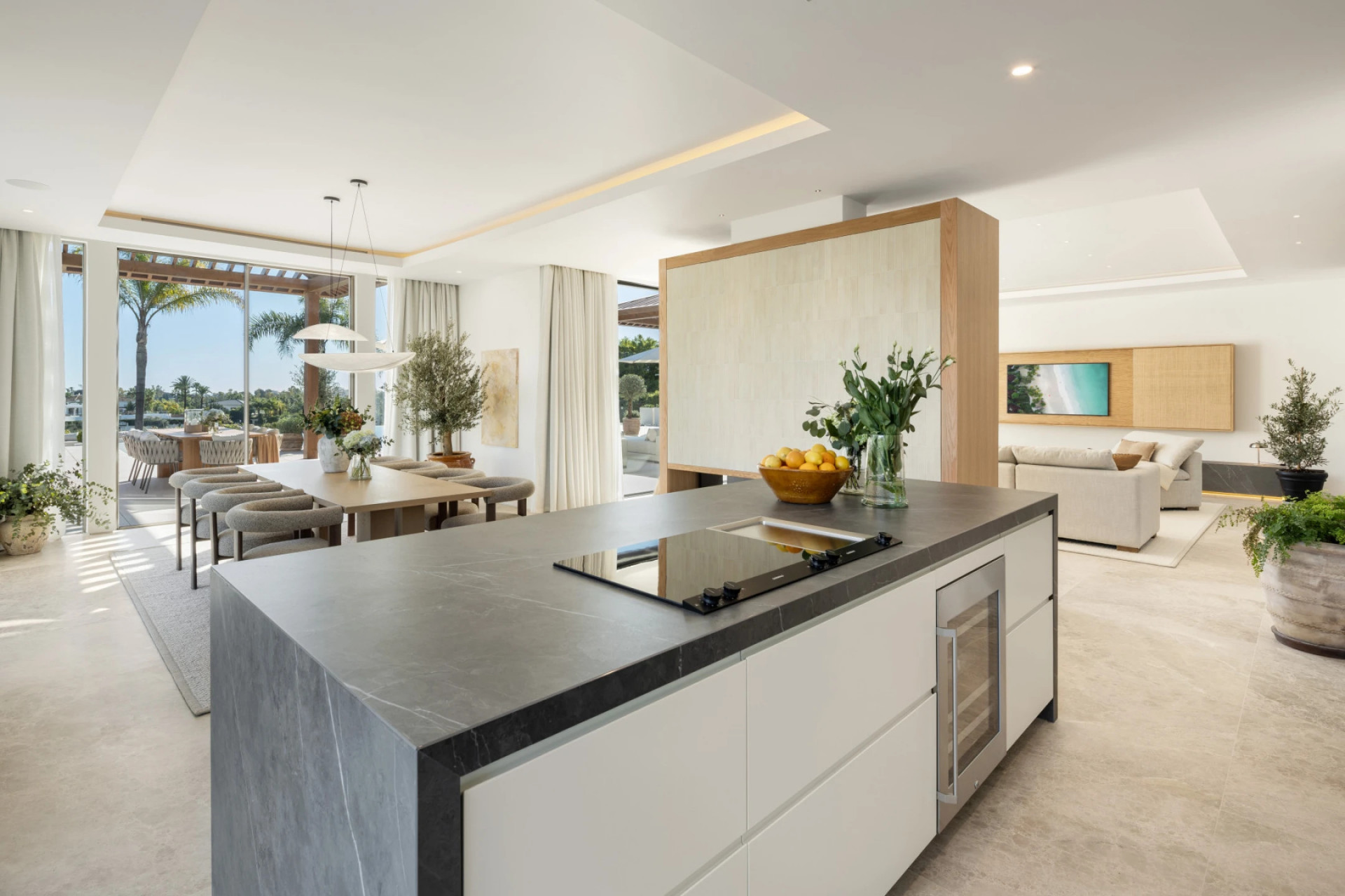 Villa 6 Bedrooms 7 Bathrooms in Marbella, Costa del Sol