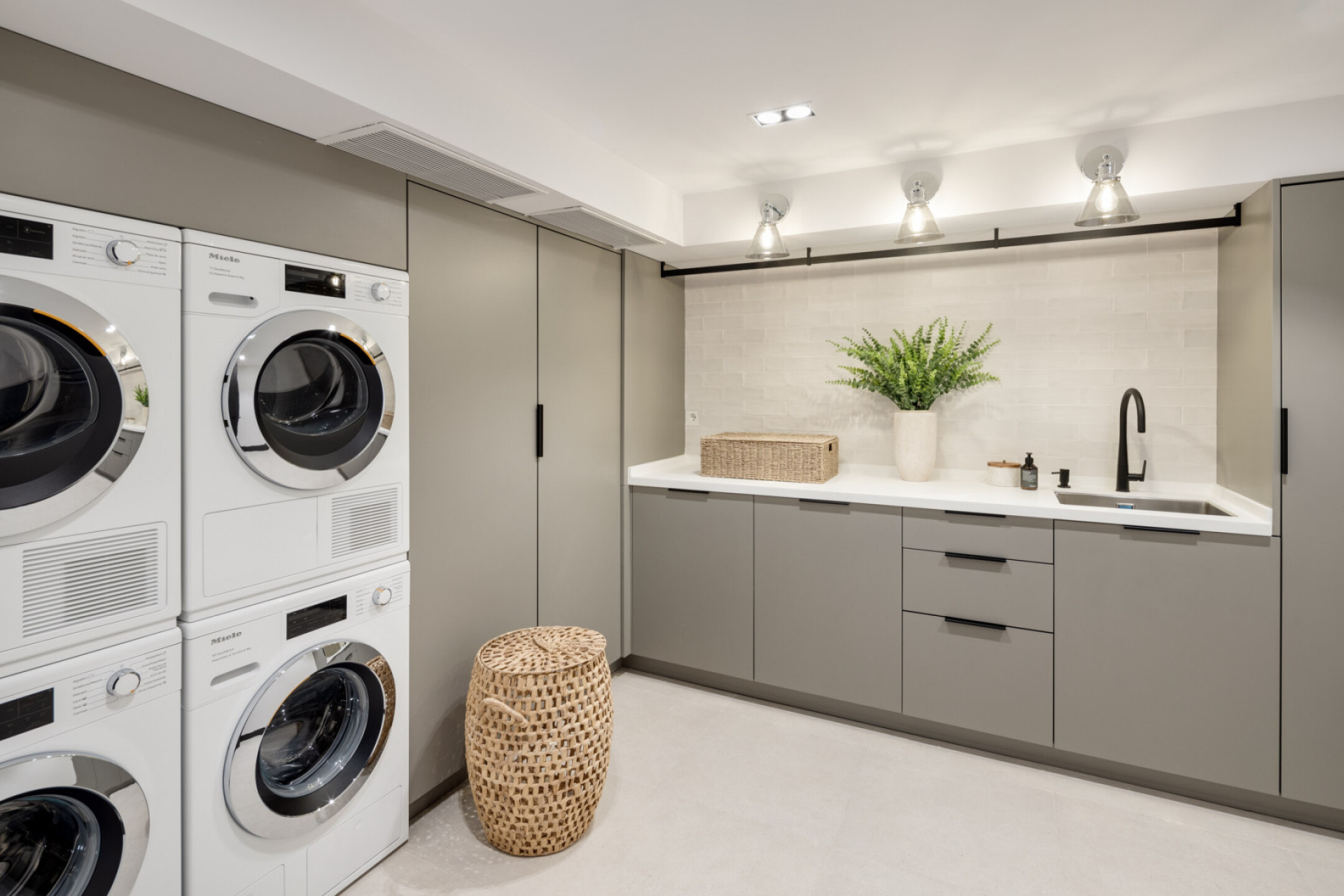 Villa 7 Bedrooms 7 Bathrooms in Marbella, Costa del Sol