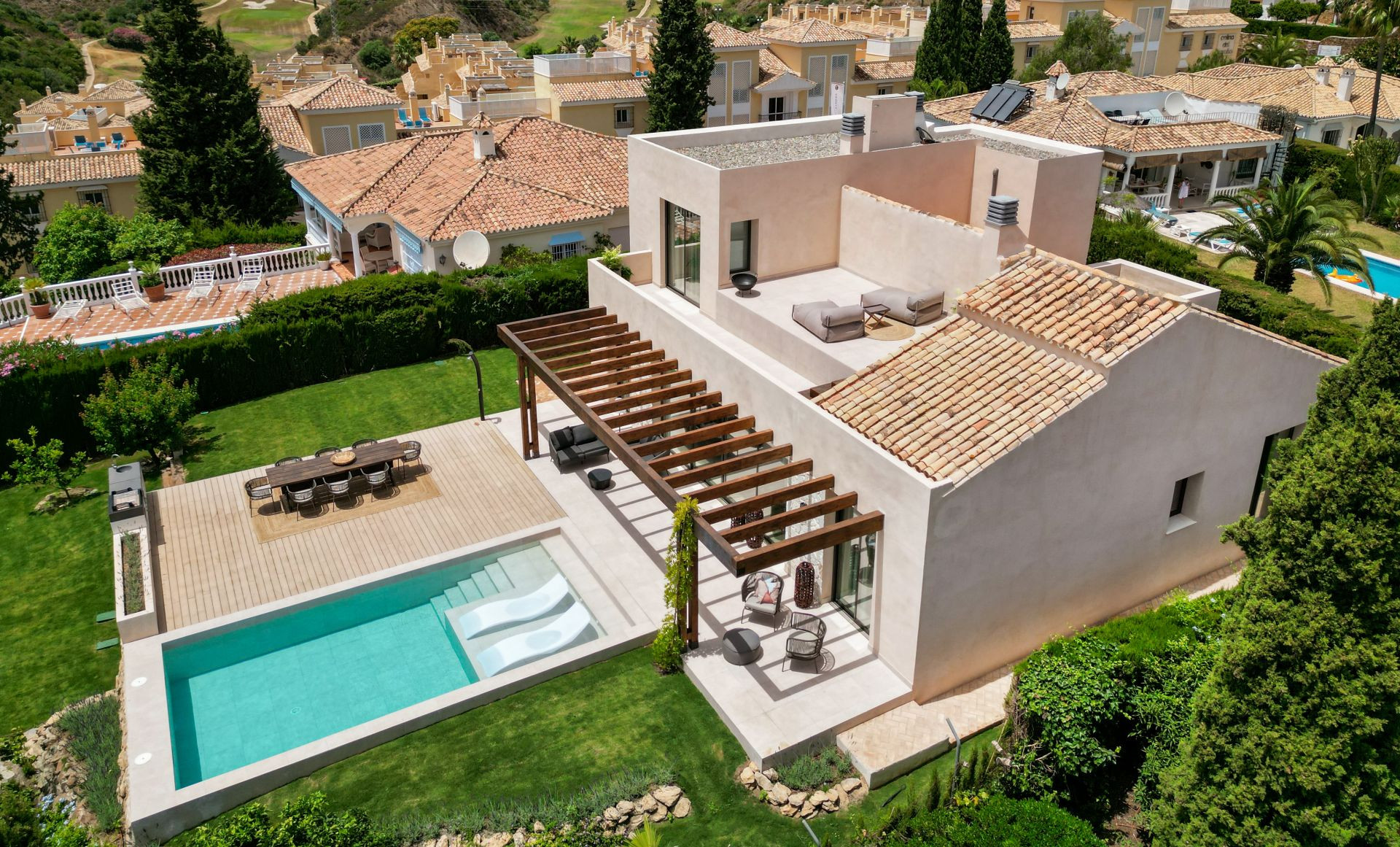 Villa 4 Bedrooms 3 Bathrooms in Estepona, Costa del Sol