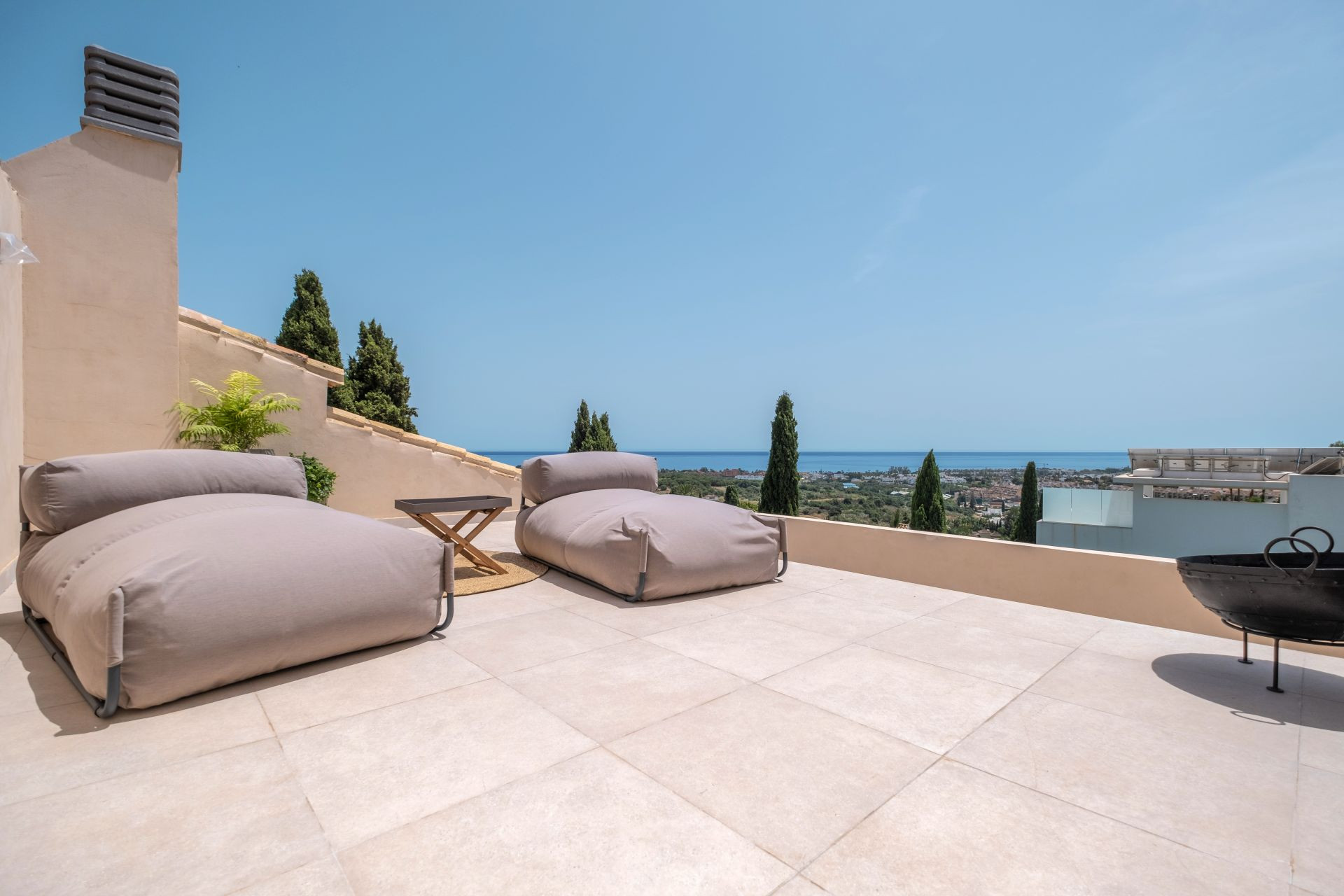 Villa 4 Bedrooms 3 Bathrooms in Estepona, Costa del Sol