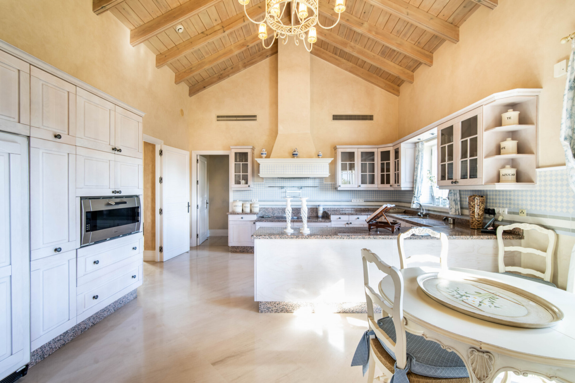 Villa 5 Bedrooms 5 Bathrooms in Marbella, Costa del Sol