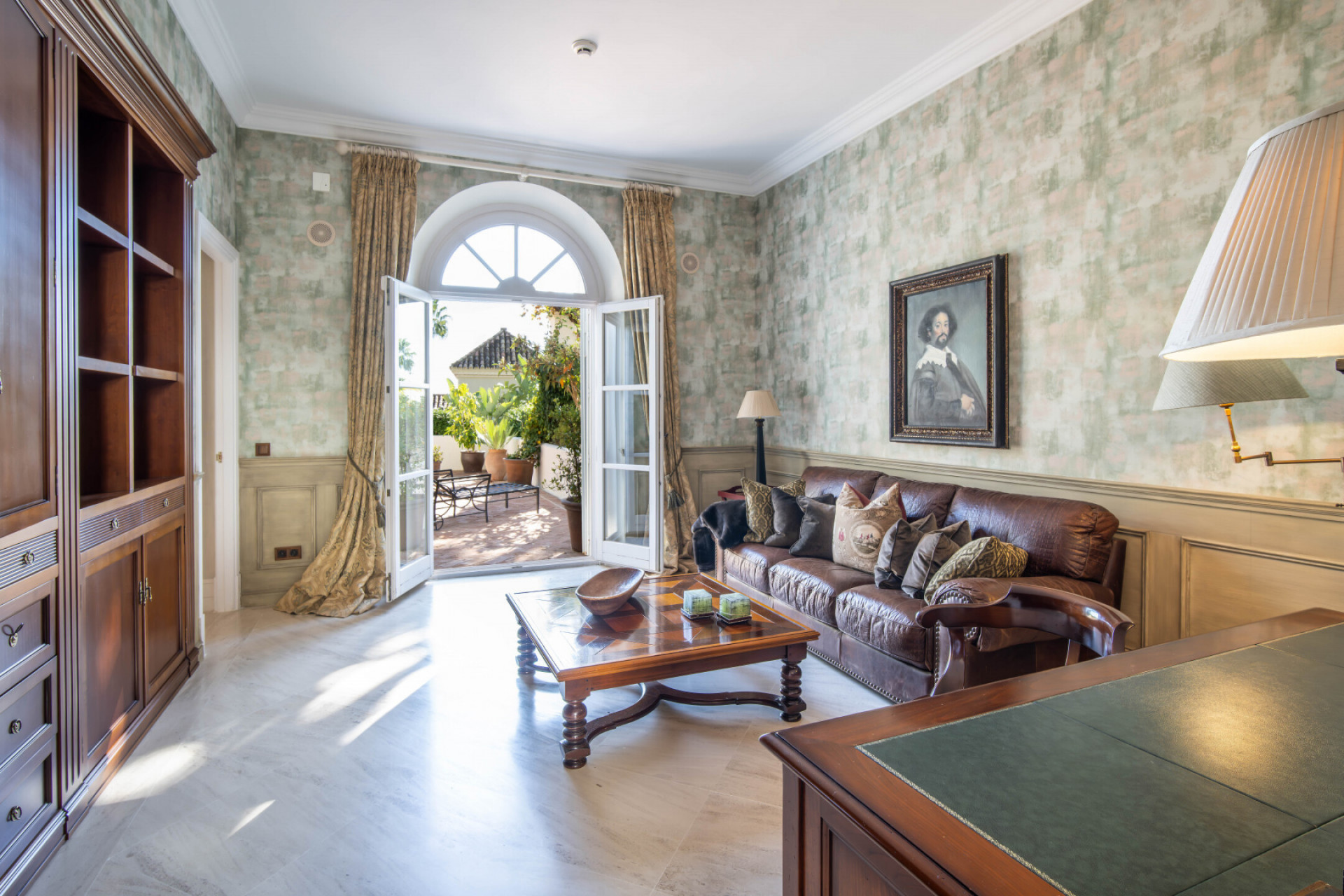 Villa 5 Bedrooms 5 Bathrooms in Marbella, Costa del Sol