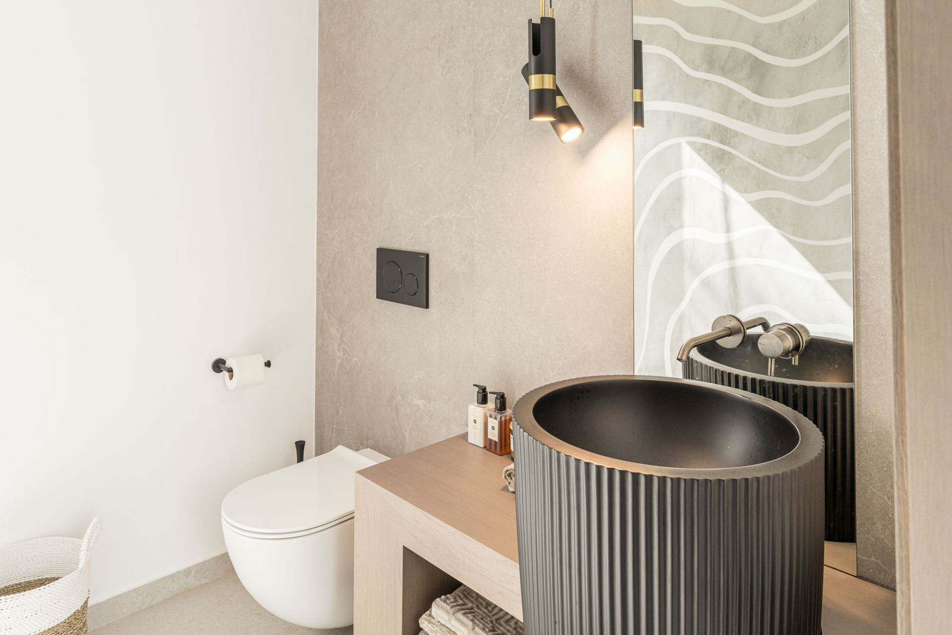 Villa 4 Bedrooms 4 Bathrooms in Marbella, Costa del Sol