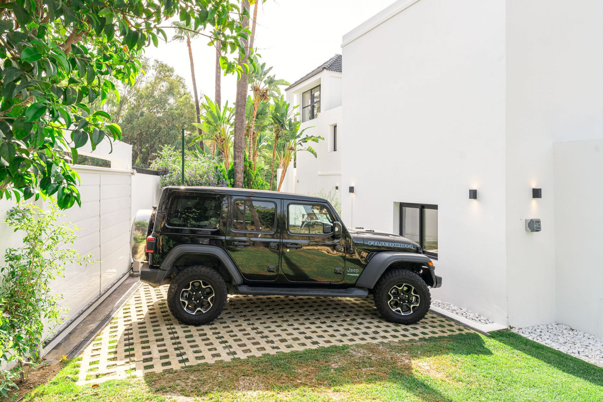 Villa 4 Bedrooms 4 Bathrooms in Marbella, Costa del Sol