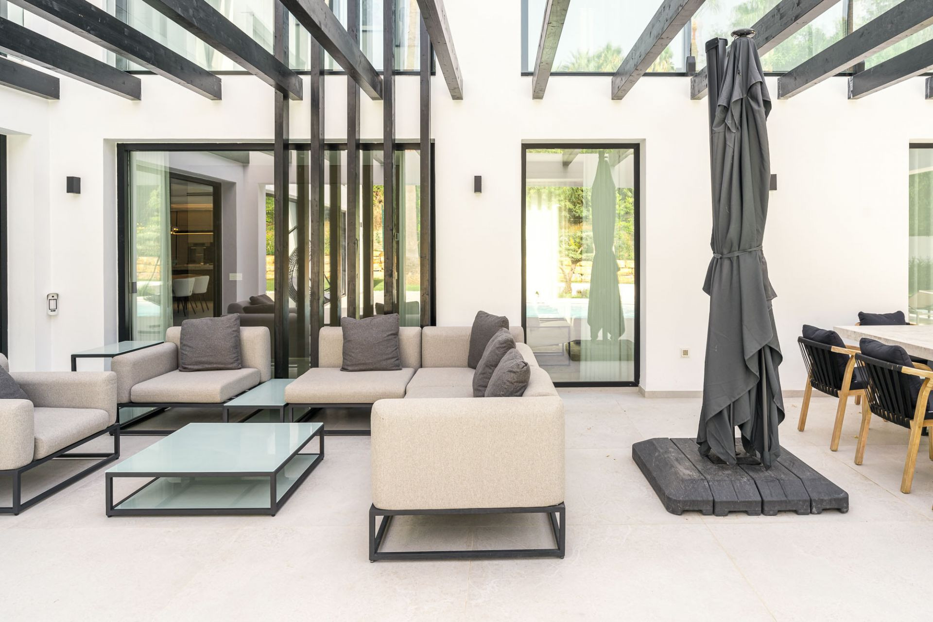 Villa 4 Bedrooms 4 Bathrooms in Marbella, Costa del Sol