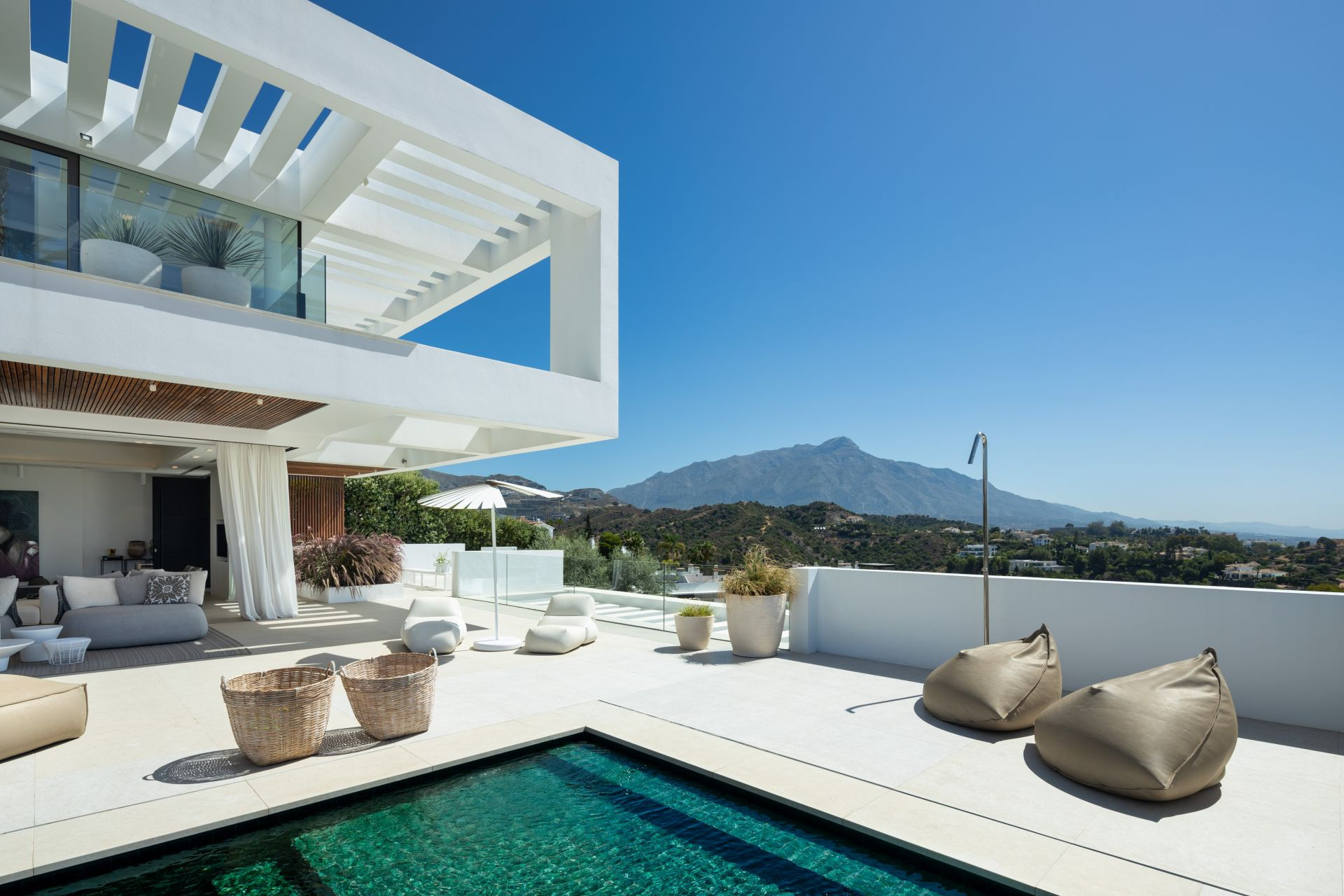 Villa 6 Bedrooms 6 Bathrooms in Marbella, Costa del Sol