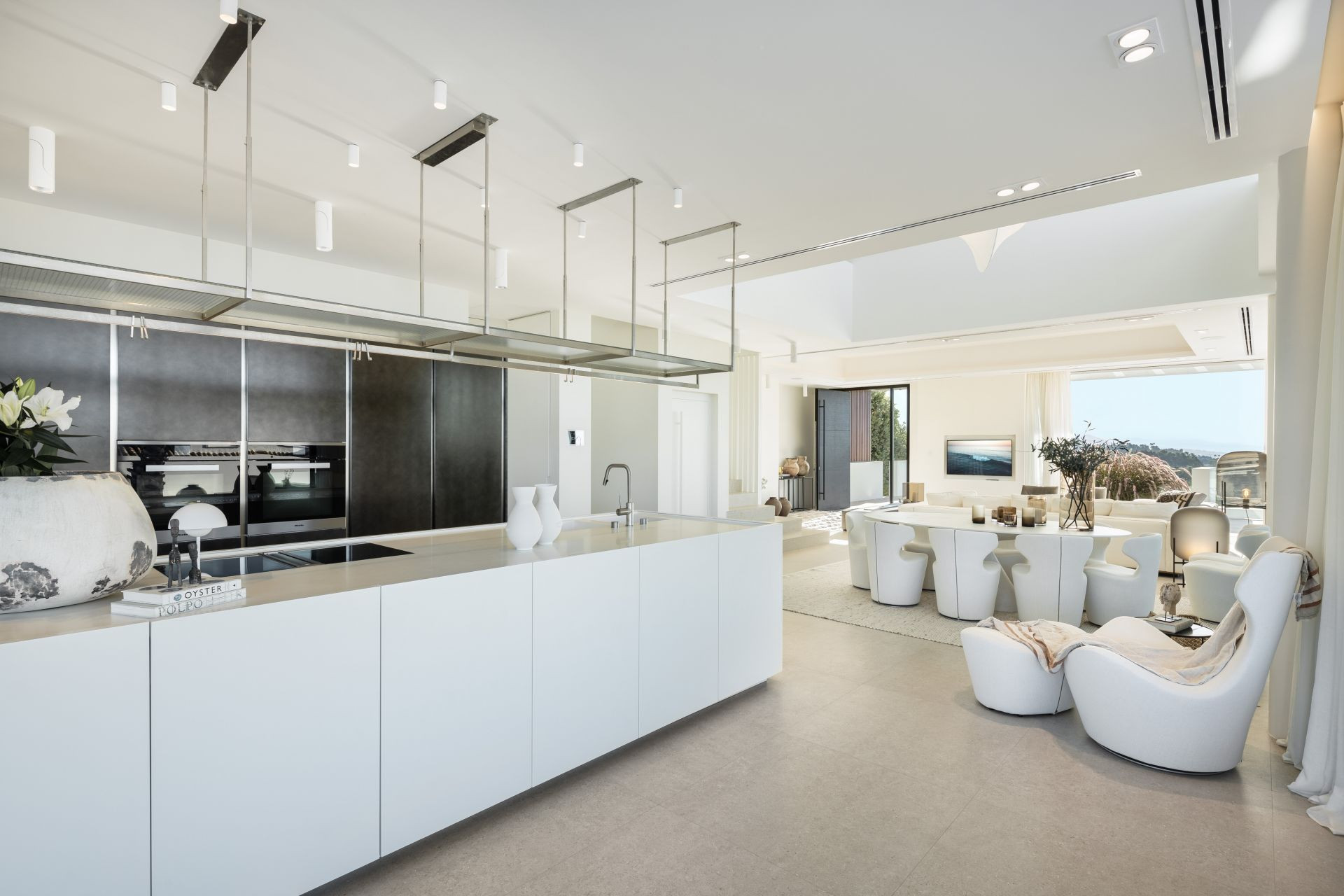 Villa 6 Bedrooms 6 Bathrooms in Marbella, Costa del Sol