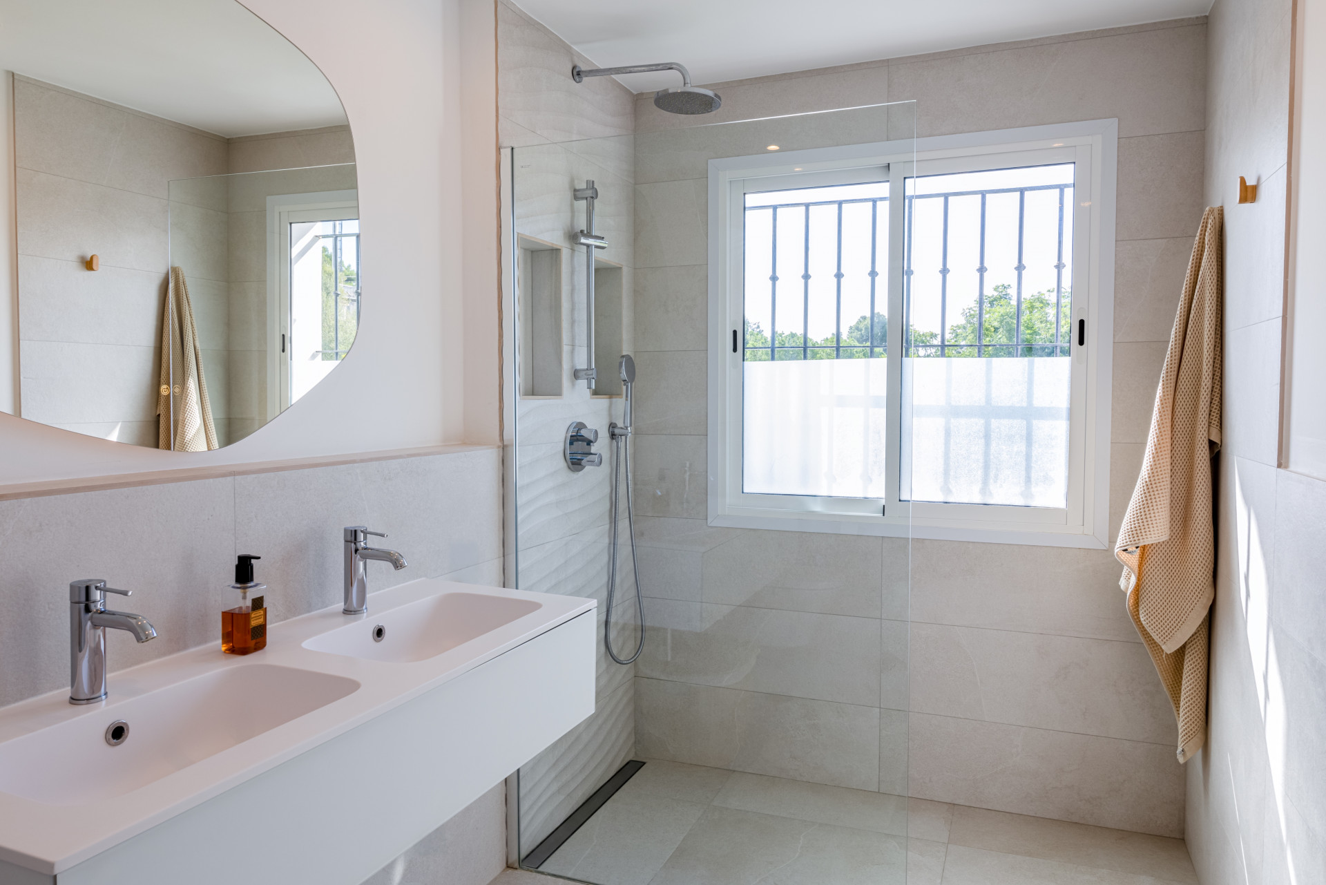 Town House 3 Bedrooms 4 Bathrooms in Marbella, Costa del Sol