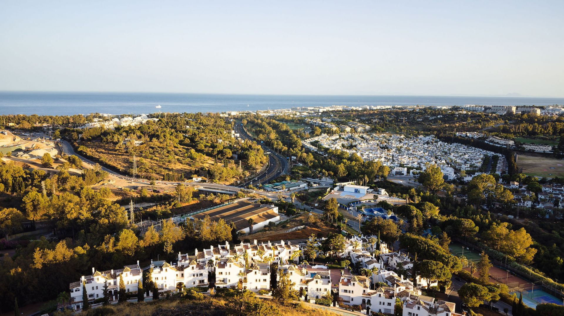 Semi Detached Villa 4 Bedrooms 3 Bathrooms in Marbella, Costa del Sol