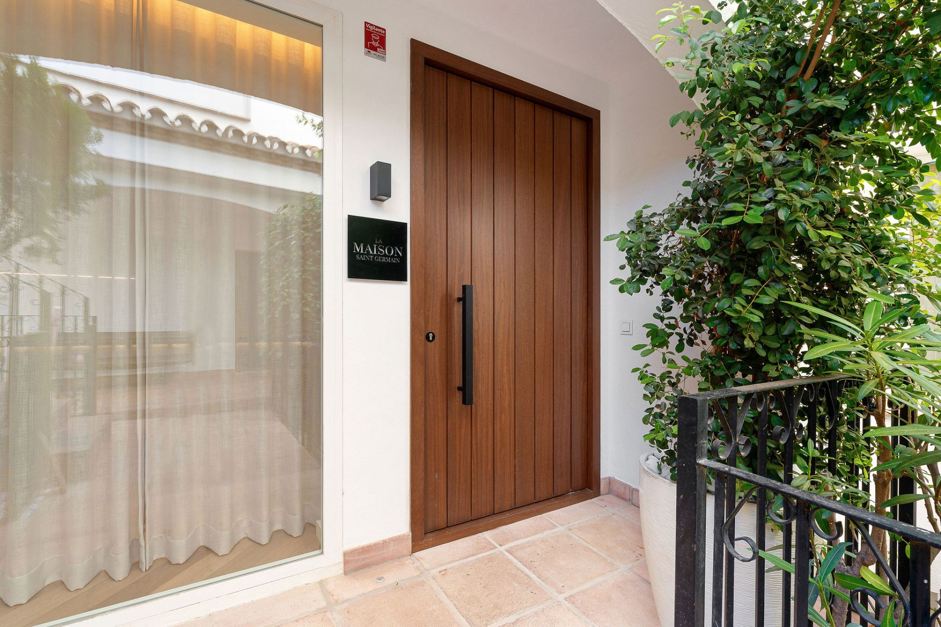 Semi Detached Villa 4 Bedrooms 3 Bathrooms in Marbella, Costa del Sol