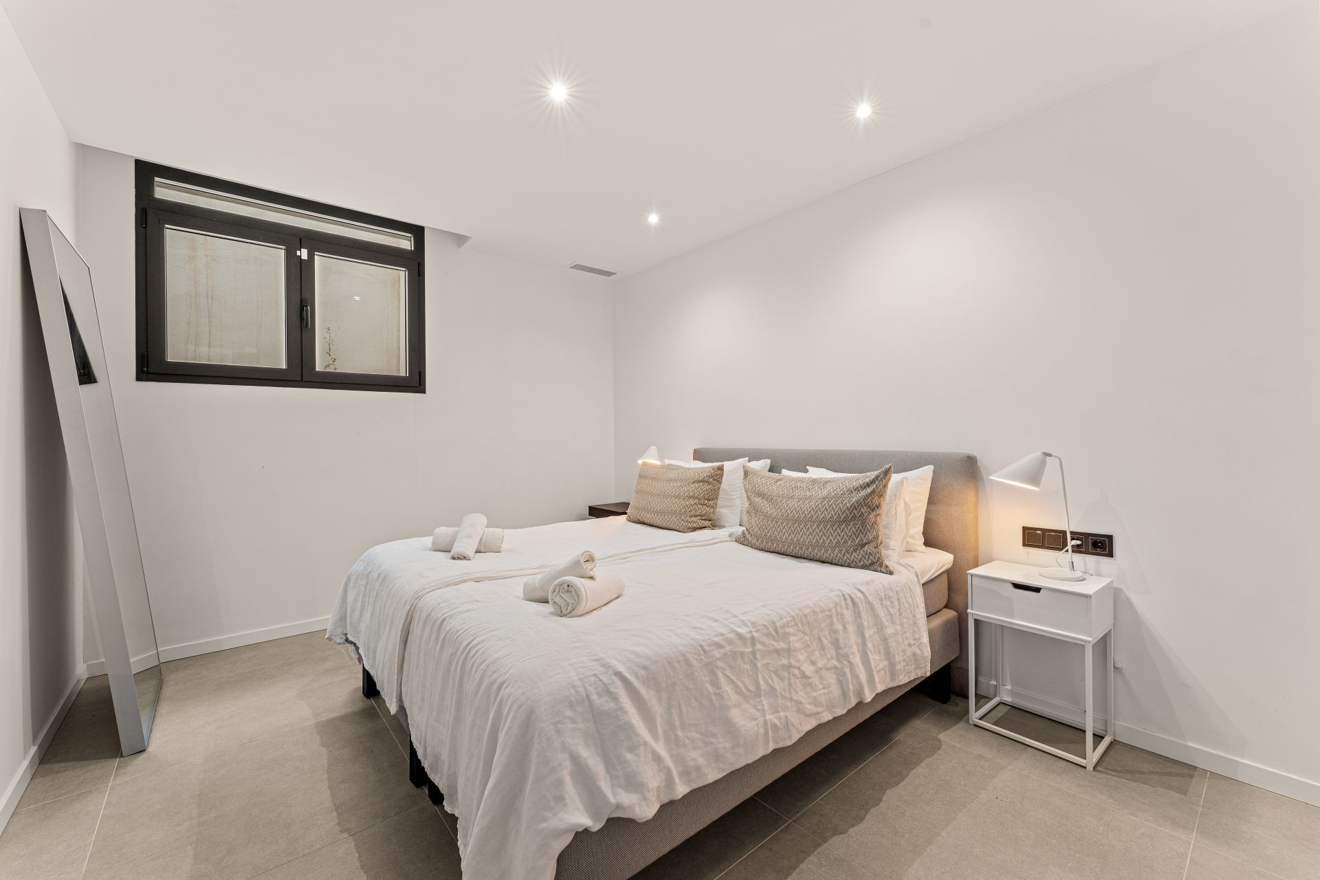 Villa 5 Bedrooms 4 Bathrooms in Marbella, Costa del Sol