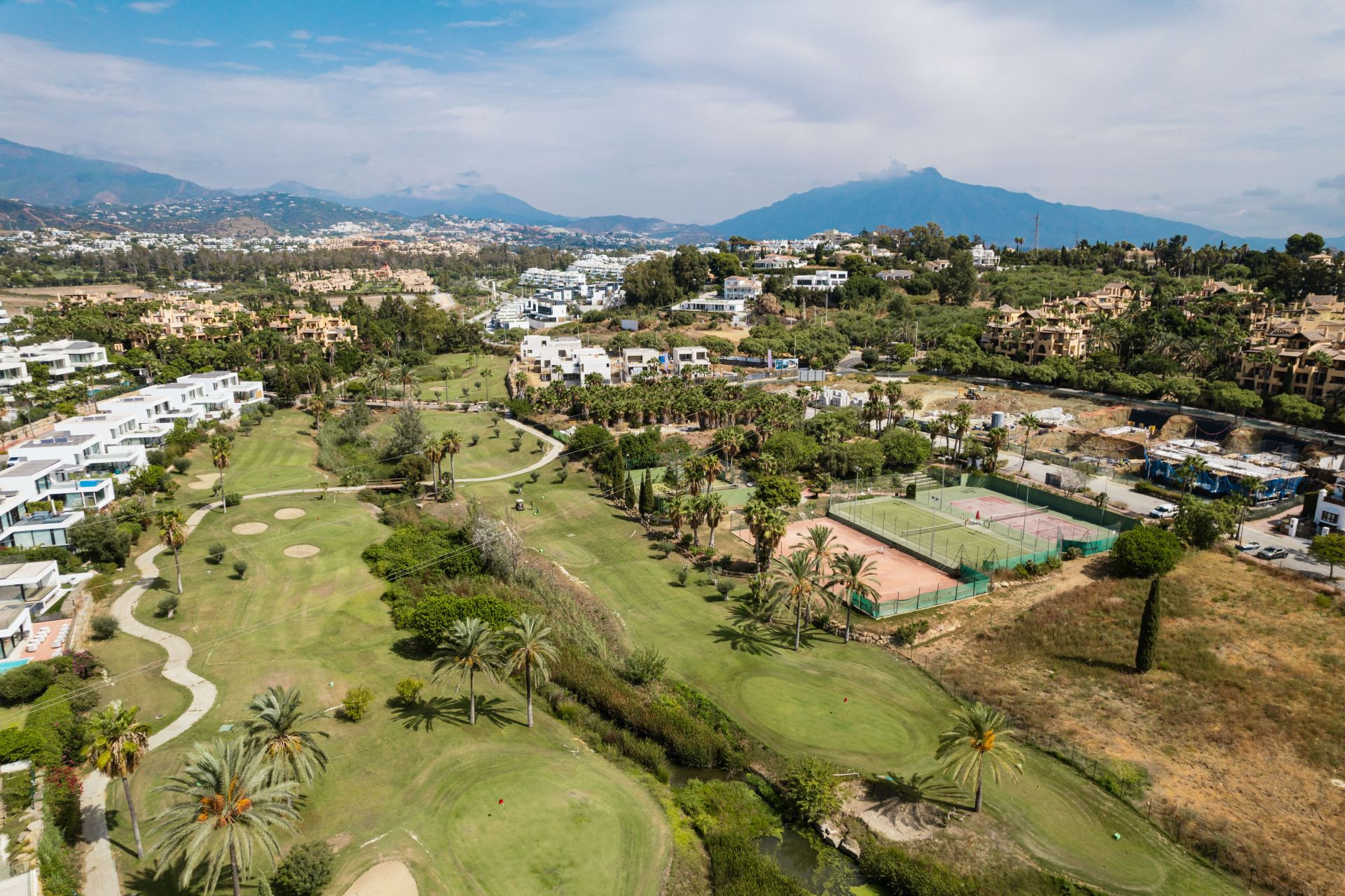 Villa 5 Bedrooms 4 Bathrooms in Marbella, Costa del Sol