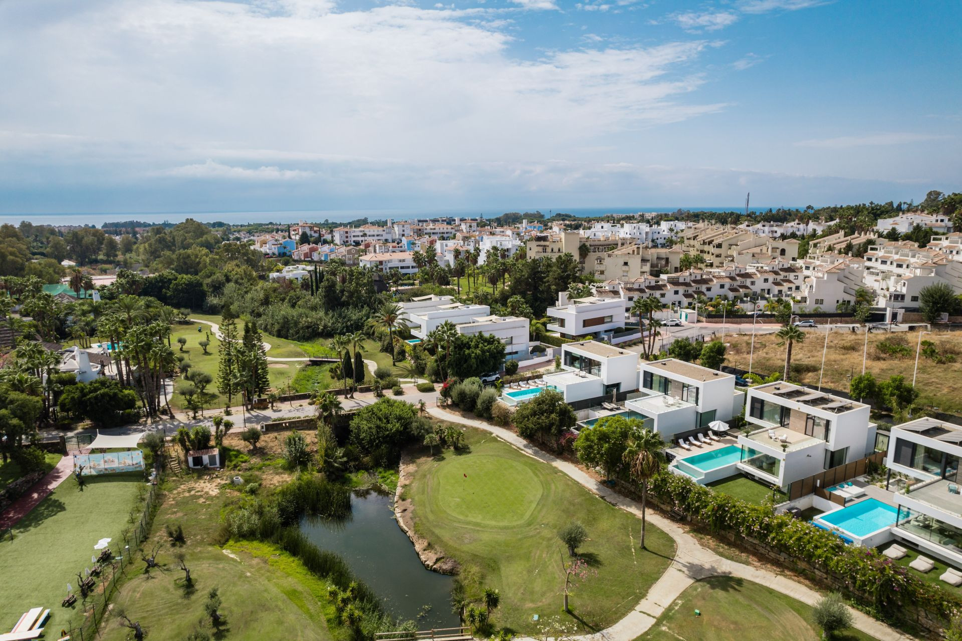 Villa 5 Bedrooms 4 Bathrooms in Marbella, Costa del Sol